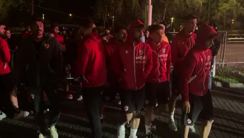 Jucătorii lui Dinamo, băgați în ședință imediat după meciul de pe Cluj Arena: „Dă-le niște capace! Cât să mai suportăm?”