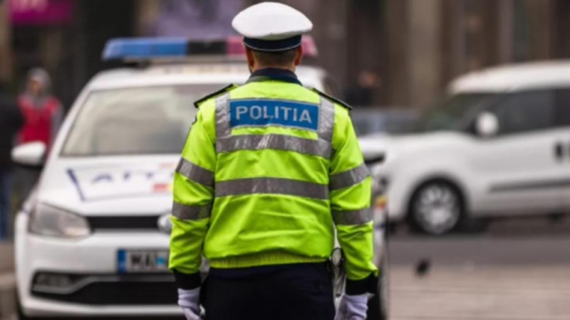 Agent de poliţie, urmărit penal după ce a ‘iertat’ un șofer și nu i-a reținut permisul