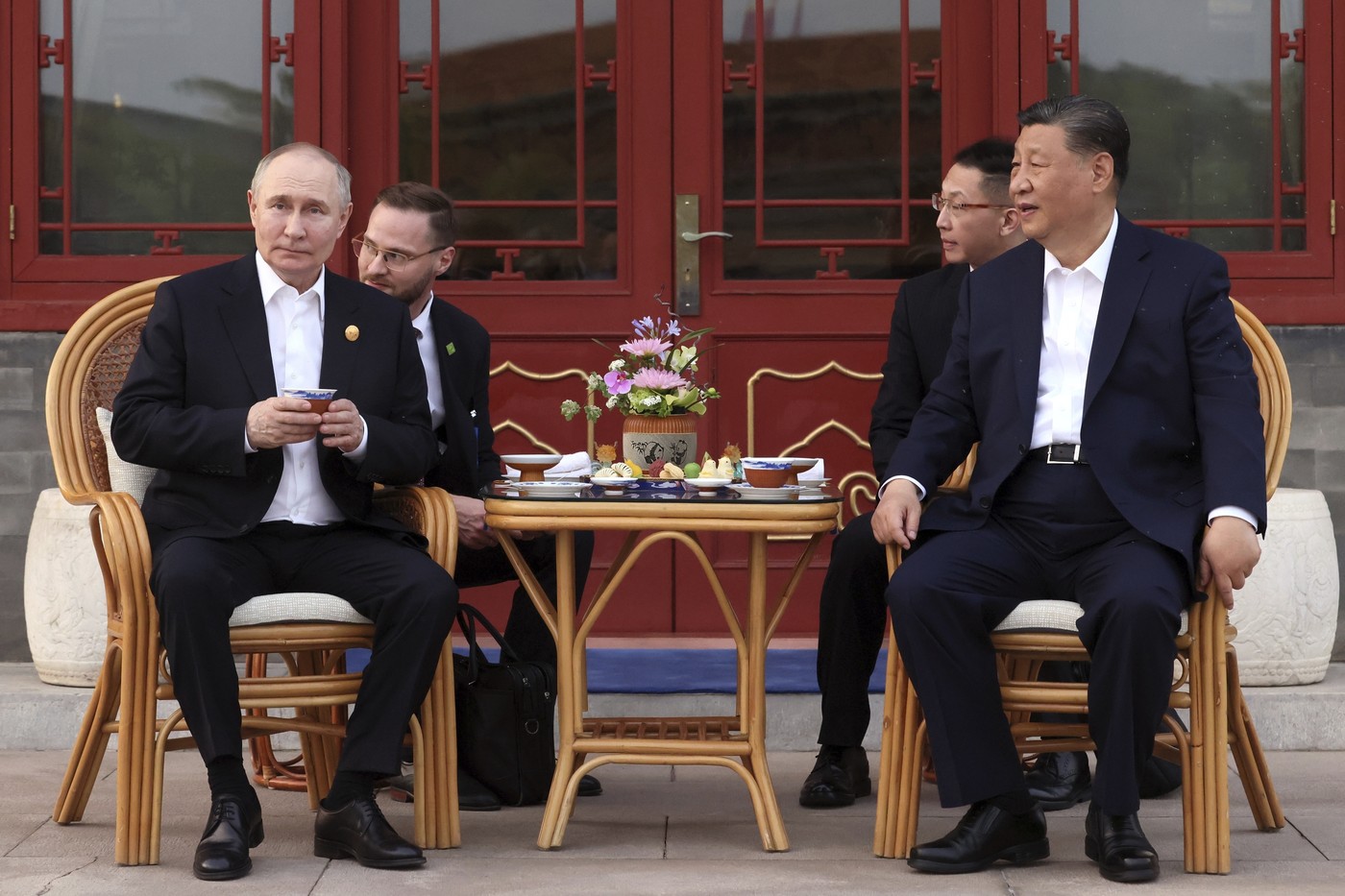 Rusia denunță ”războiul indirect” al SUA și avertizează asupra efectelor /Beijingul atribuie Washingtonului vina pentru conflictul din Ucraina