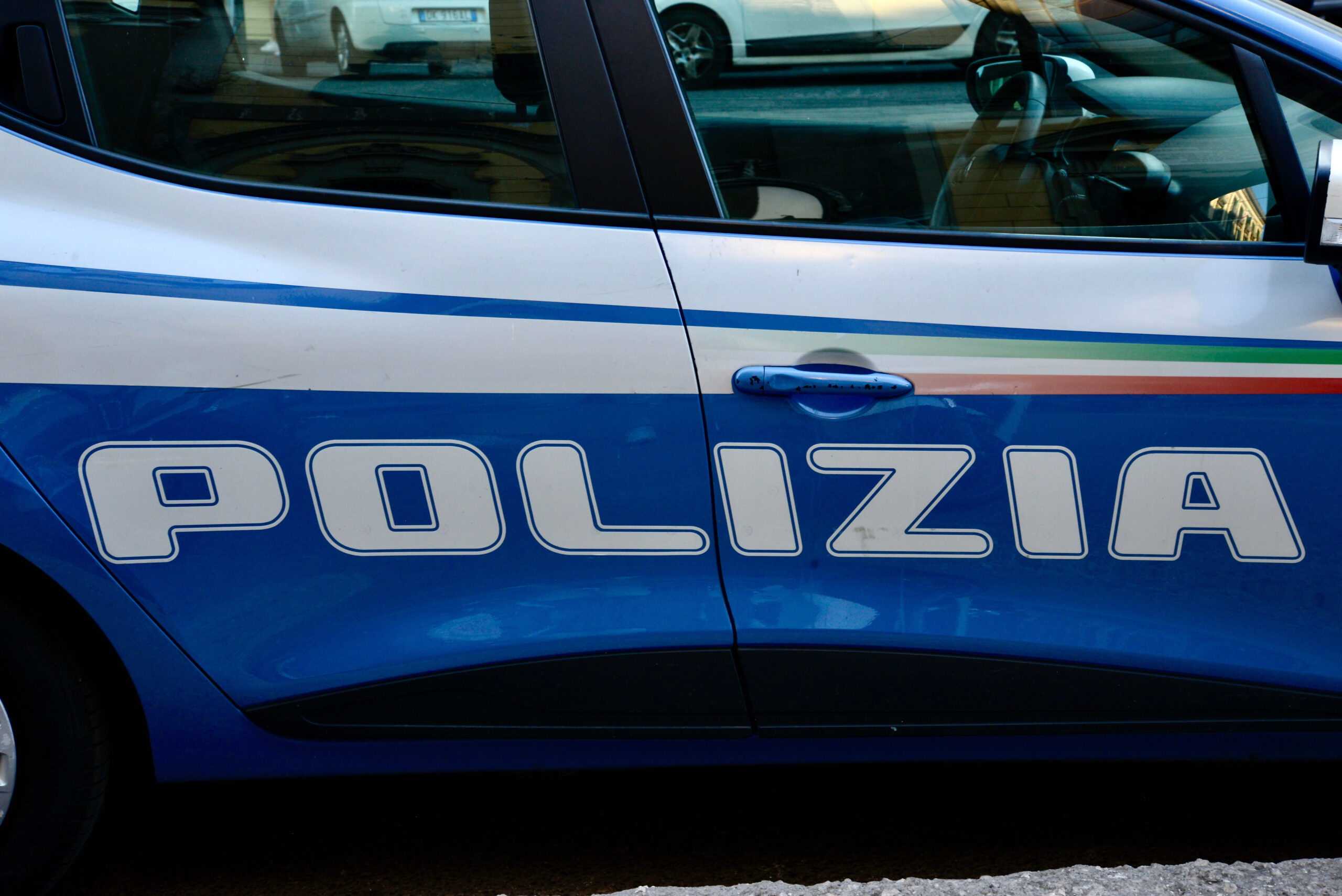 Motivul incredibil pentru care o femeie și-a ABANDONAT fiica pe marginea drumului, după ce a dat-o jos din mașină