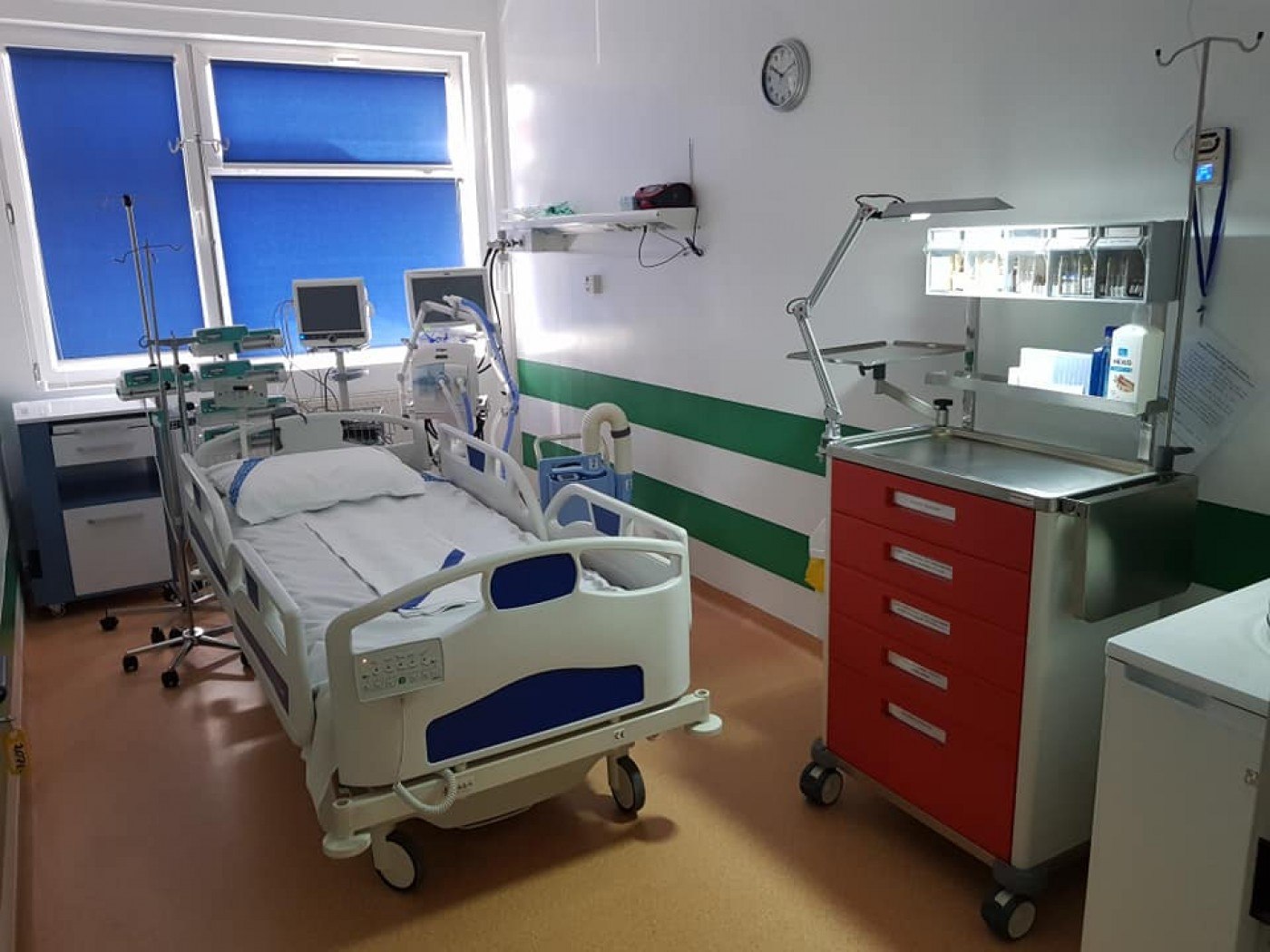 Medic de Terapie Intensivă, acuzații grave la adresa ministrului Rafila. Paturi de mari arși făcute „din pix”, ca la Colectiv