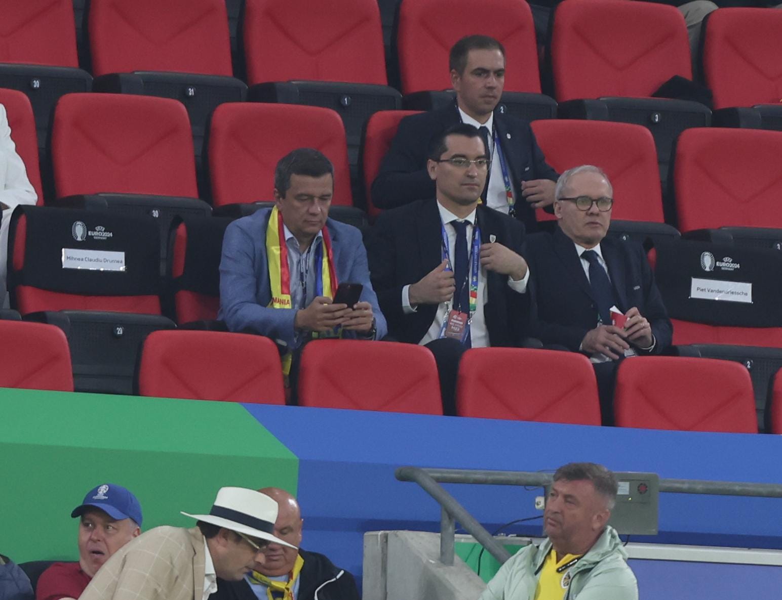 Sorin Grindeanu, PREZENT la meciul României cu Belgia de la Koln. Ministrul Transporturilor a stat alături de șeful FRF, Răzvan Burleanu