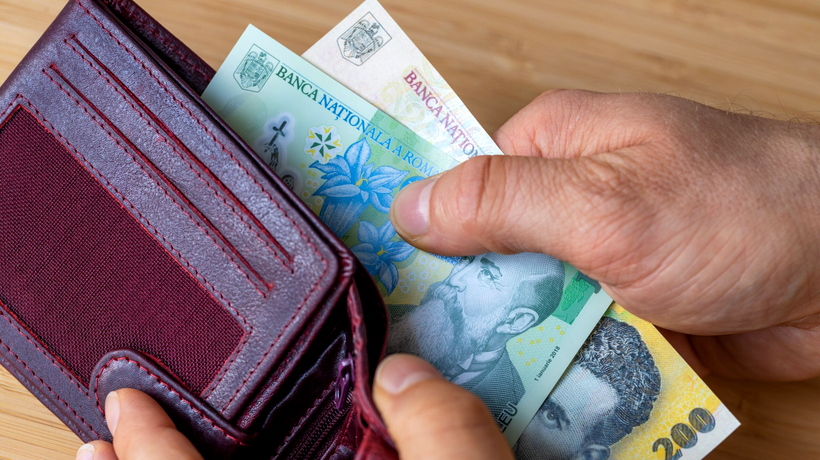 Scad ratele la bănci