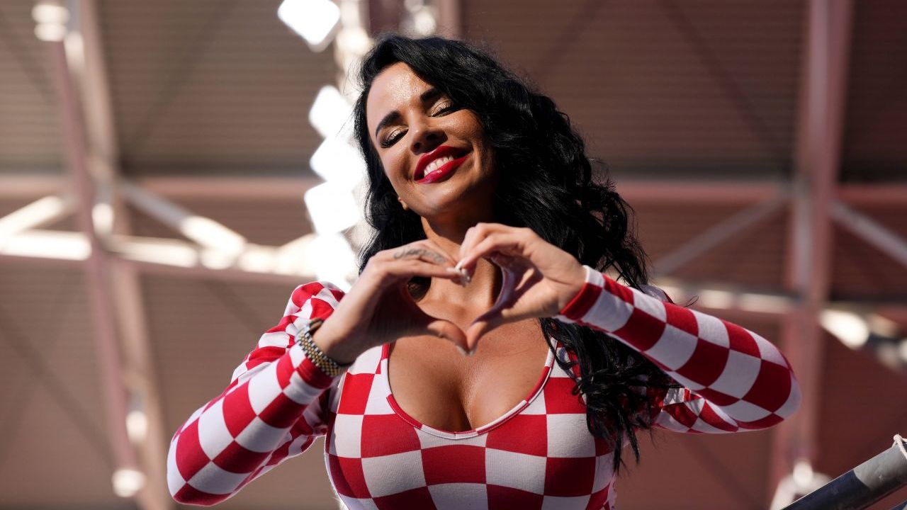 Ivana Knoll: Prezență incendiară la EURO 2024! Cum s-a pozat fotomodelul în tribune