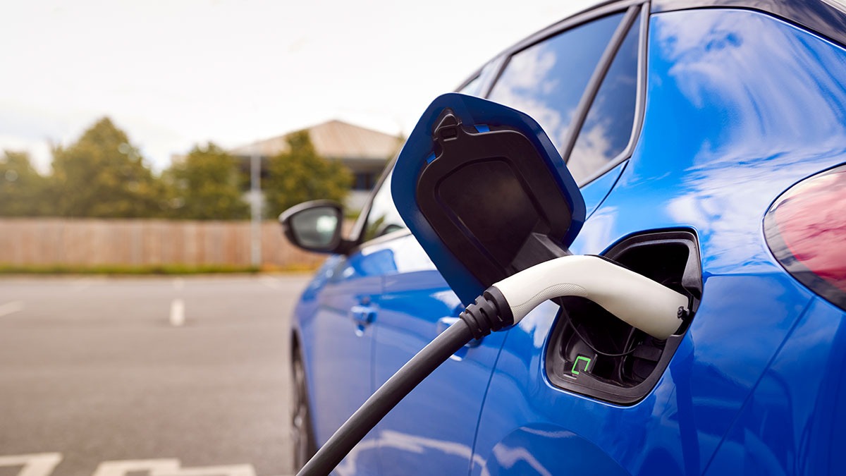 Dacia Spring, regina mașinilor electrice în România. Piața are potențial, dar penuria de „pompe electrice” frânează achizițiile în domeniu