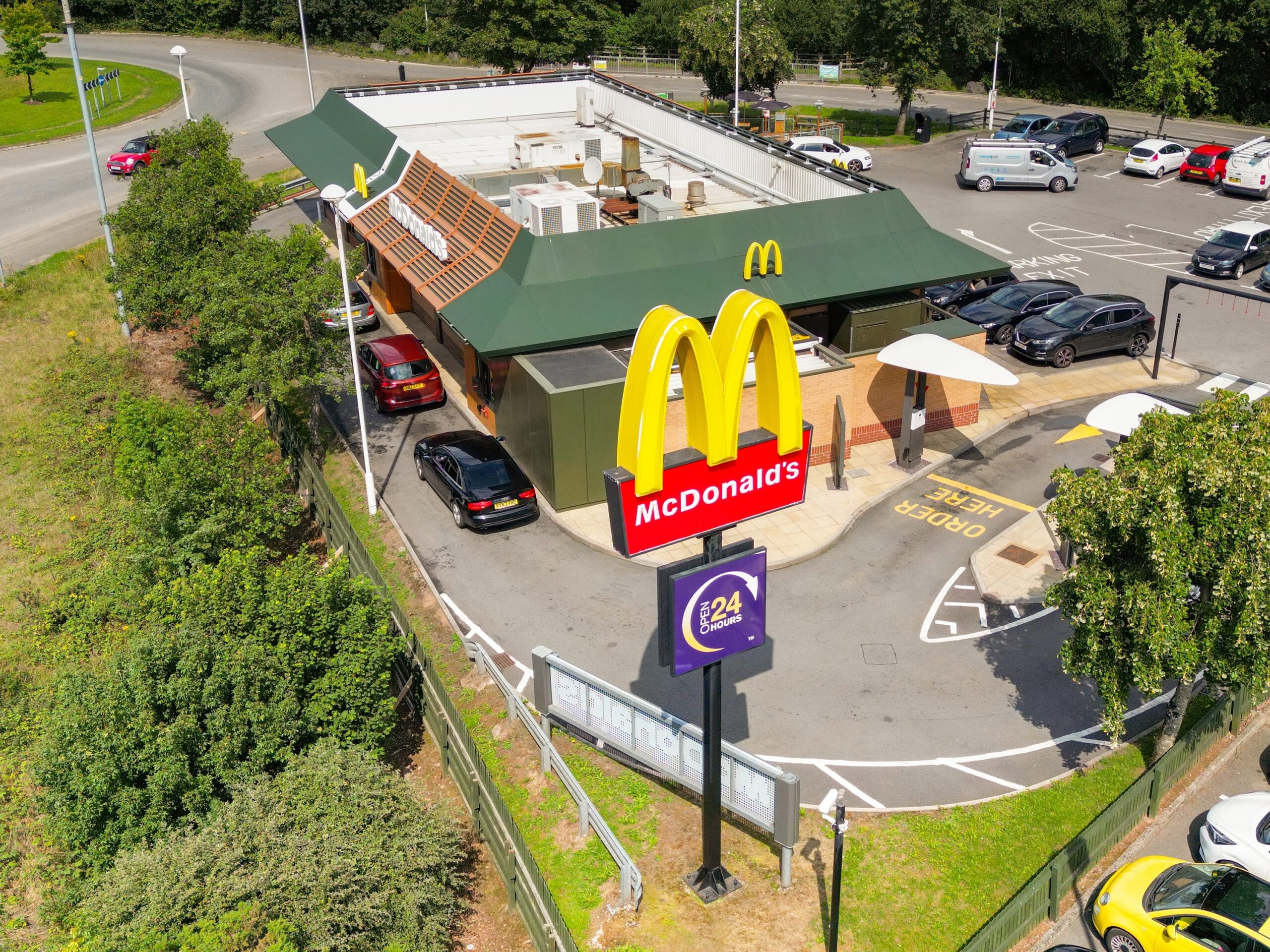 McDonald’s concediază AI după plângerile din partea clienților