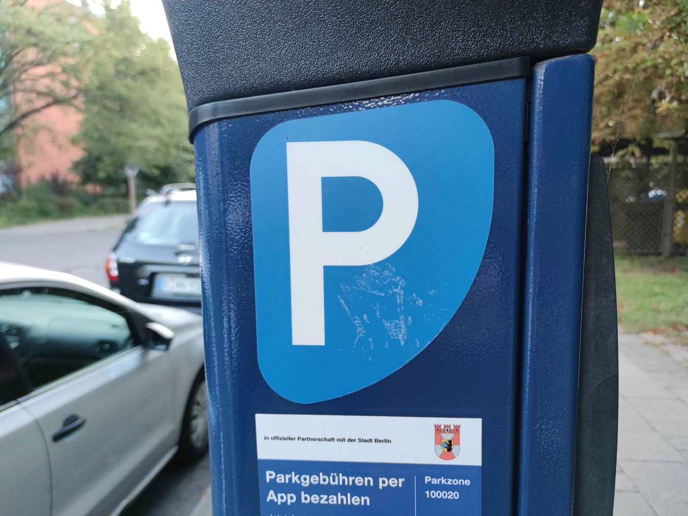 Tensiuni în coaliția din Germania /FDP vrea încurajarea traficului auto în orașe, prin PARCĂRI GRATUITE, contestând inițiativele ecologiștilor