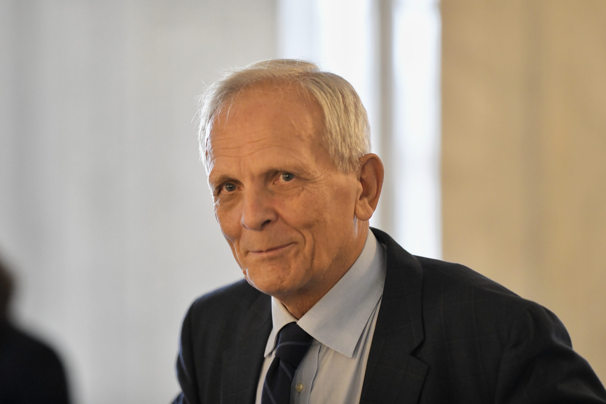 Theodor Stolojan, una caldă și una rece pentru „senatorul”Iohannis