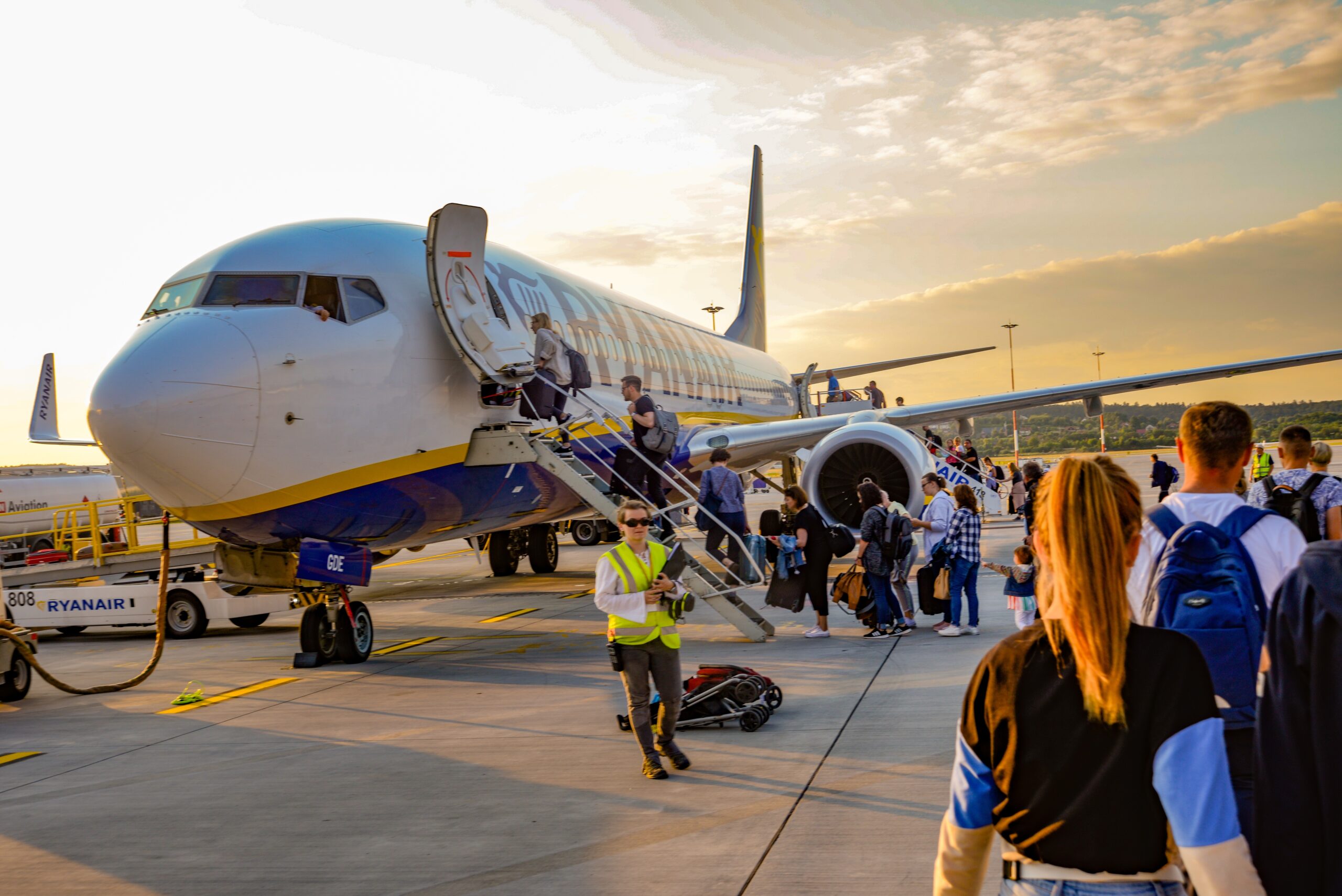 Claudia Tocilă, director agenție de turism, despre când găsim cele mai IEFTINE bilete de avion