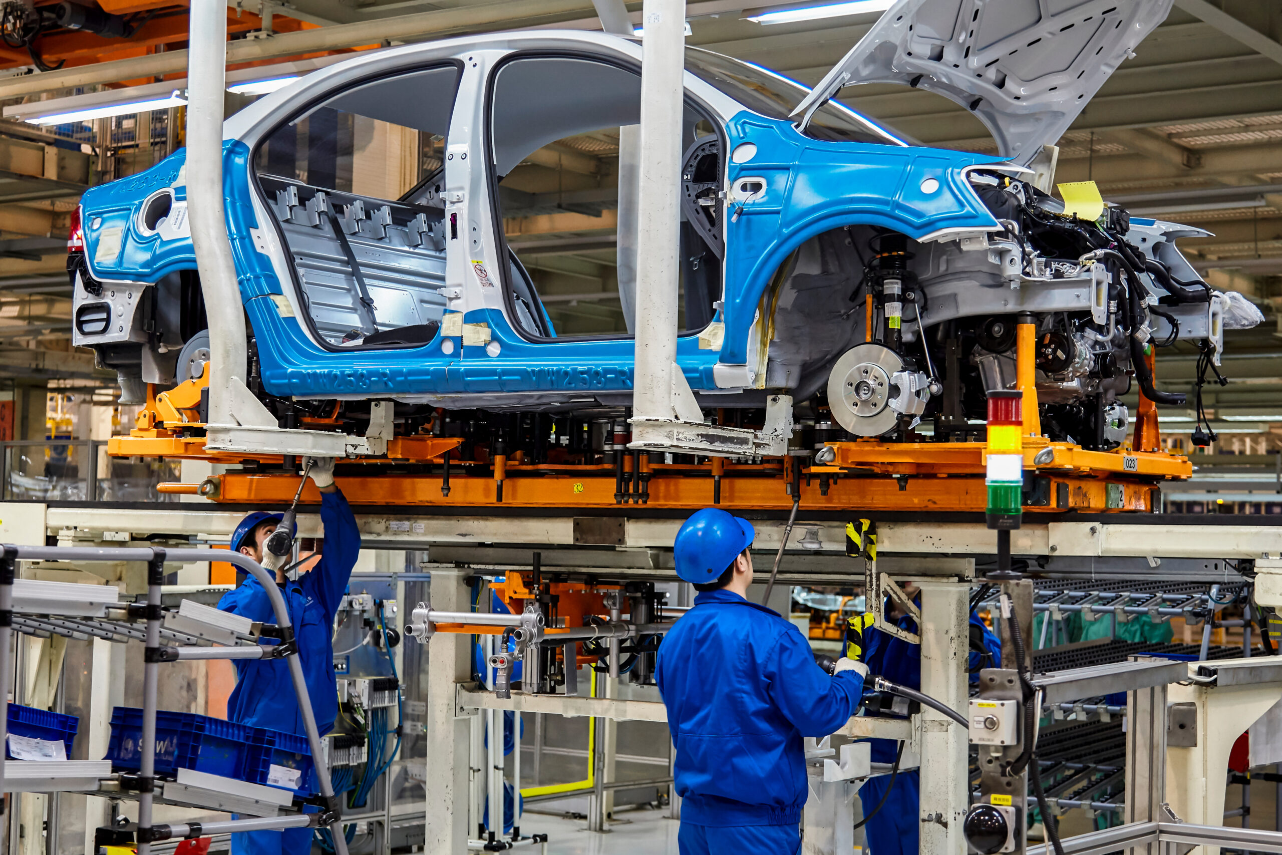 Pentru prima dată în istoria sa de 87 de ani, o mare companie AUTO anunță că va închide fabrici. România va fi grav afectată