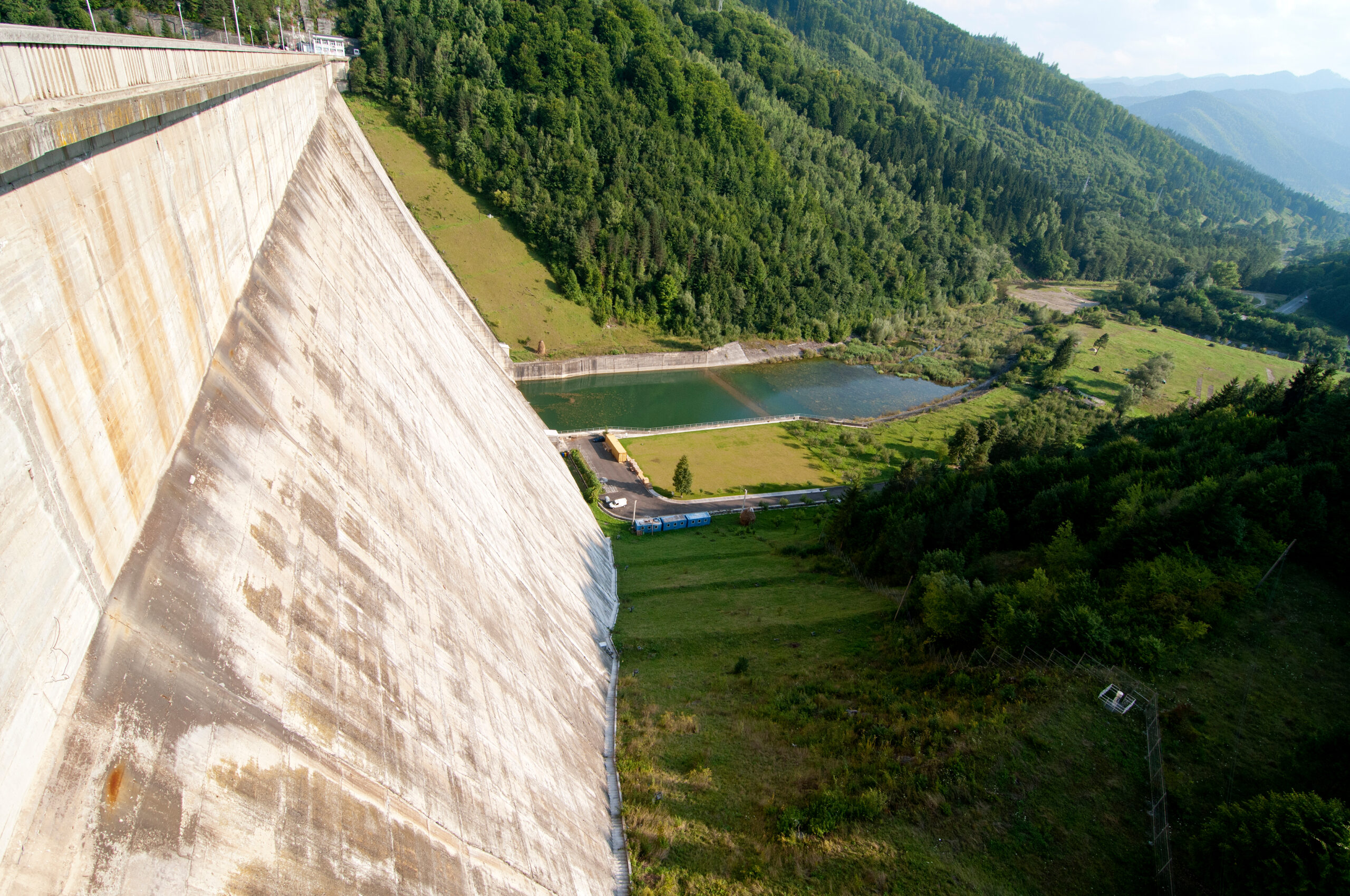 Un BARAJ comunist, abandonat după revoluție, ar fi putut iriga 32.000 hectare și ar fi apărat Moldova de inundații. Lucrările ar putea fi reluate