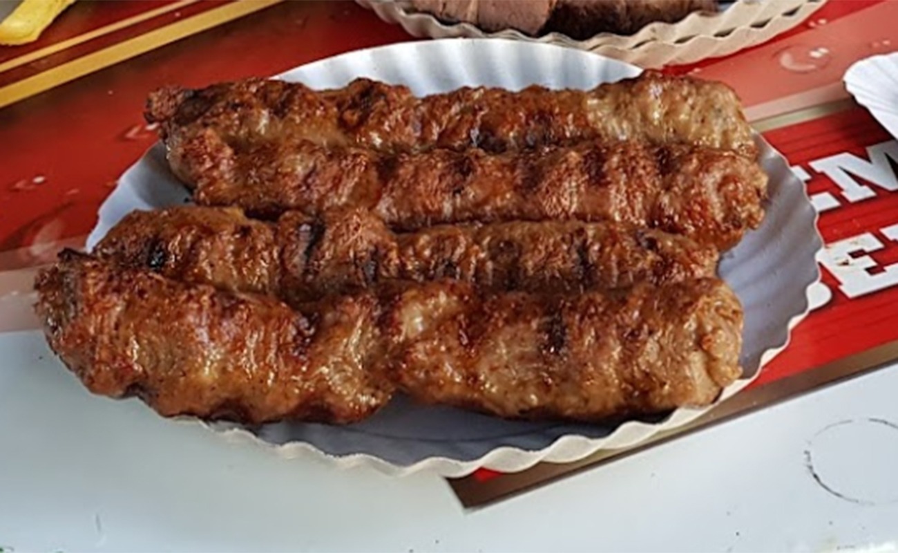 Cât a plătit un român pentru 4 mici și o chiflă, într-un restaurant din Germania: „Uitați, fraților!”