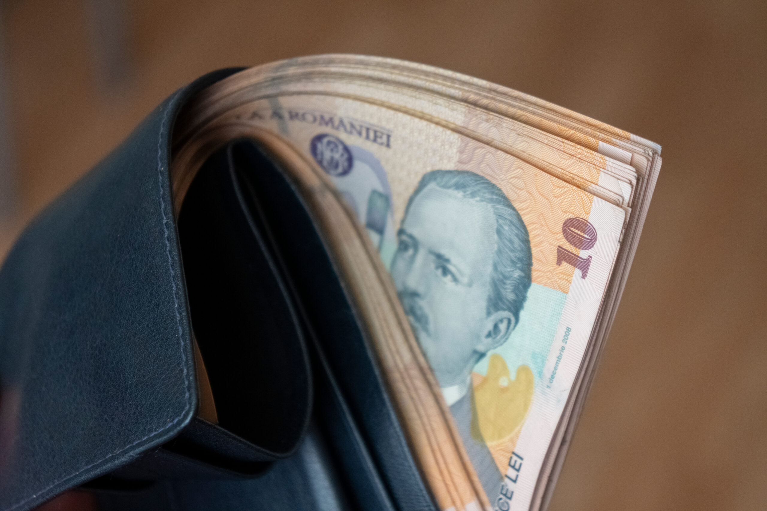 Câștigul mediu net lunar va crește cu 6,2% în 2025. La cât va ajunge salariul, de fapt