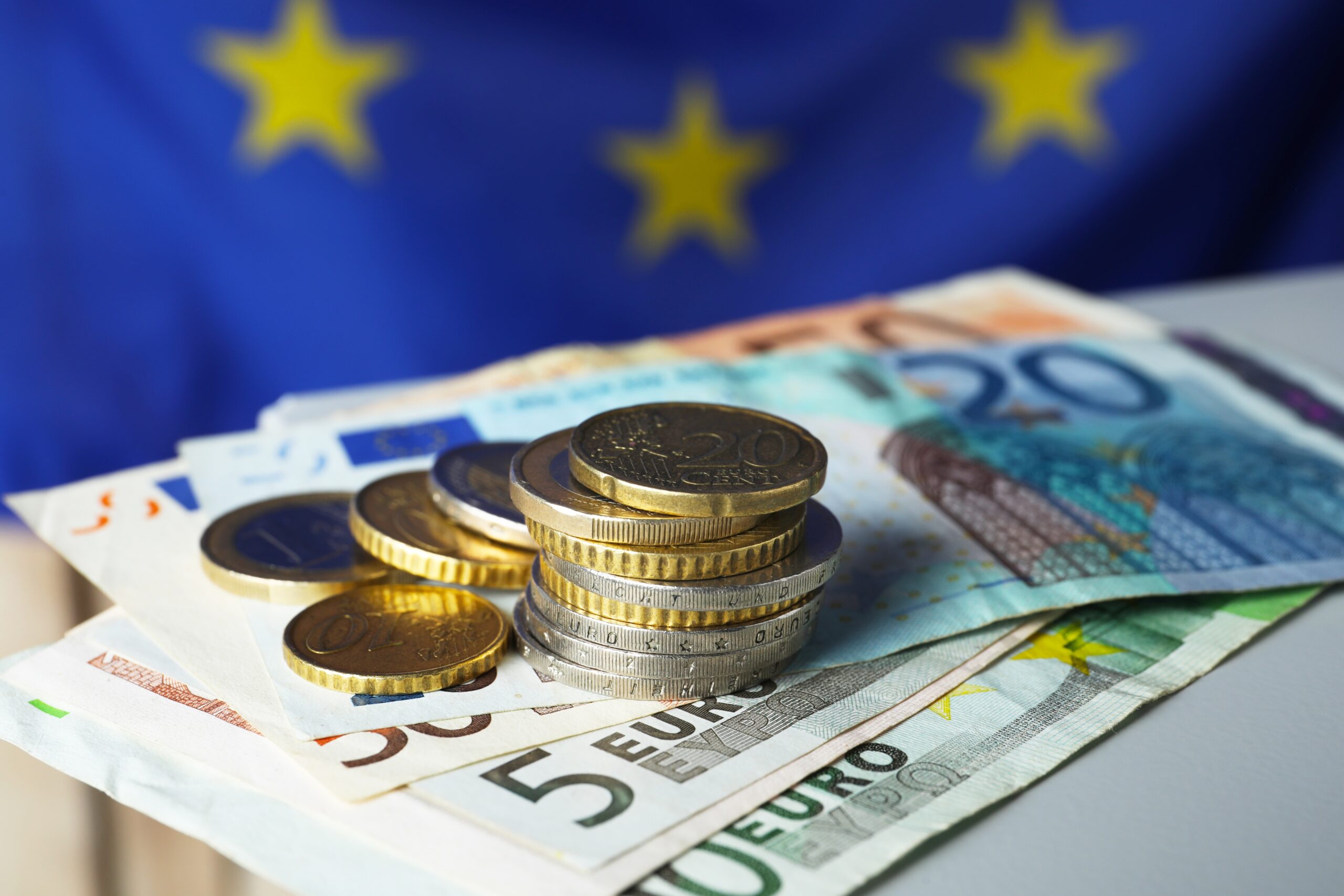 Presiunile asupra sistemului bancar european persistă. Experții reiau problema FUZIUNILOR din sector