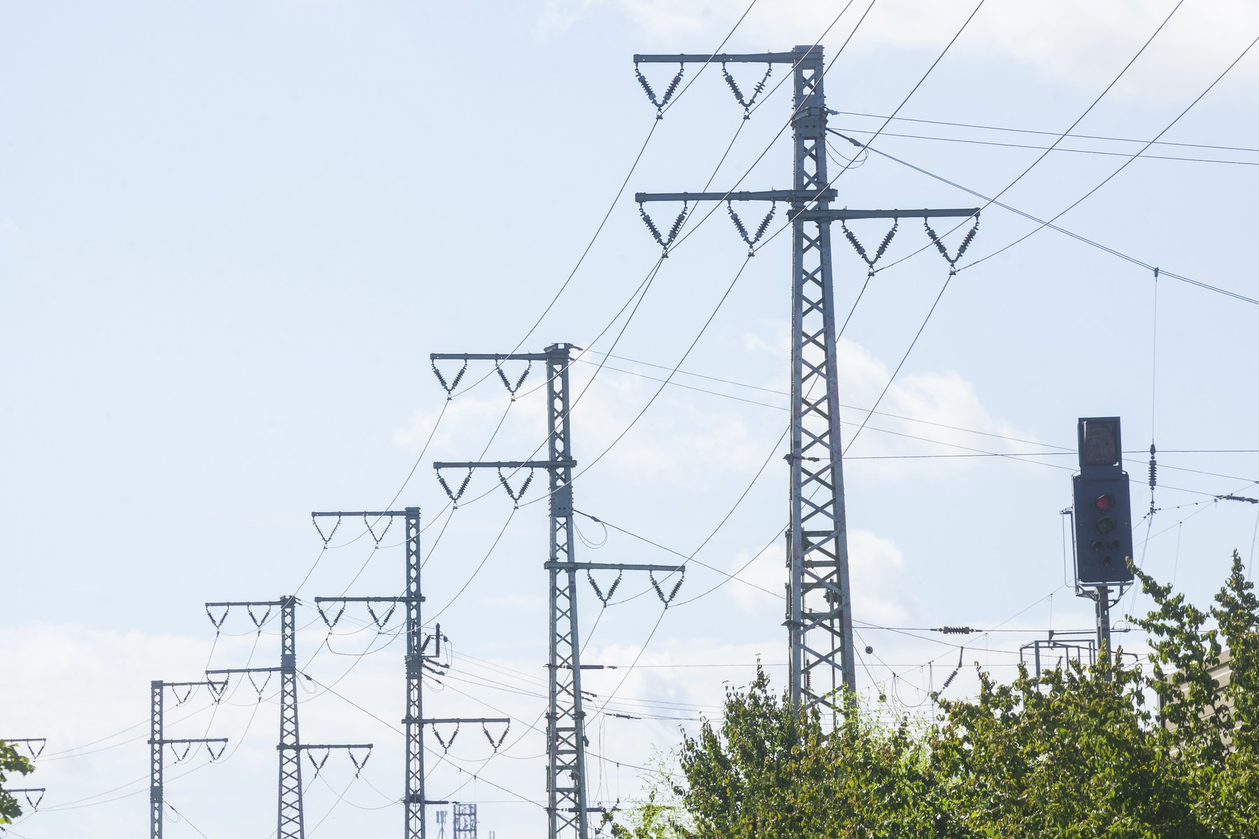Sistemele de inteligență artificială necesită electricitate suplimentară, cu efecte asupra piețelor naționale ale energiei