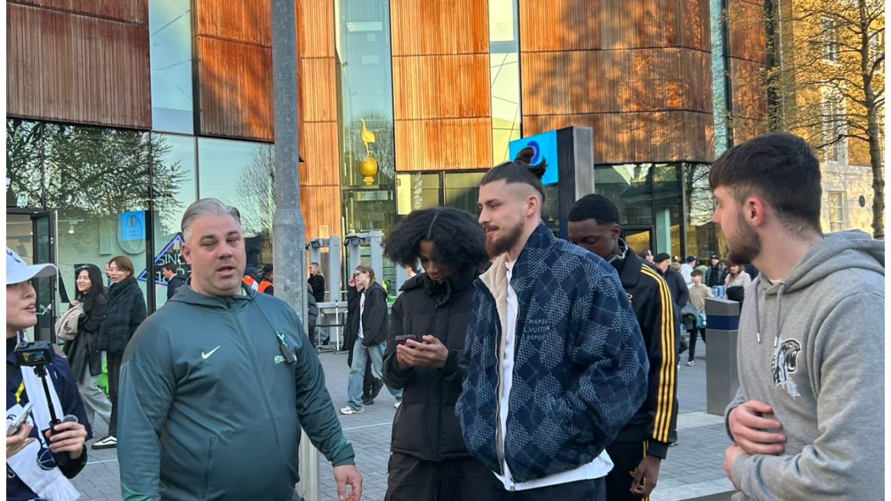 Unde a fost văzut Radu Drăgușin, cu câteva ore înainte ca Tottenham să se încurce cu Frankfurt în Europa League