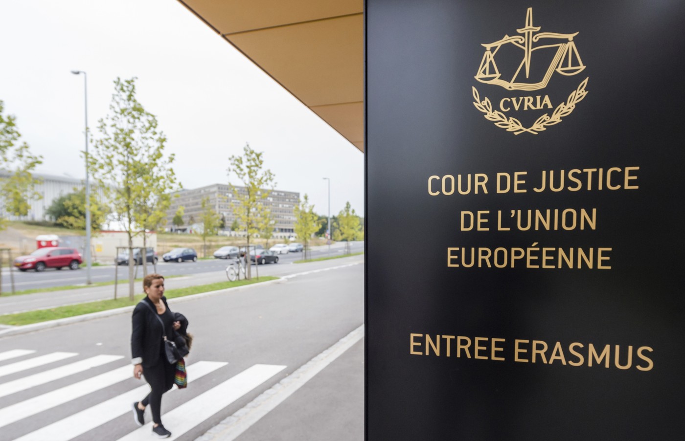 Sfârșitul “pașapoartelor de aur” într-unul din ultimele state europene care le permitea bogaților să-și cumpere cetățenia