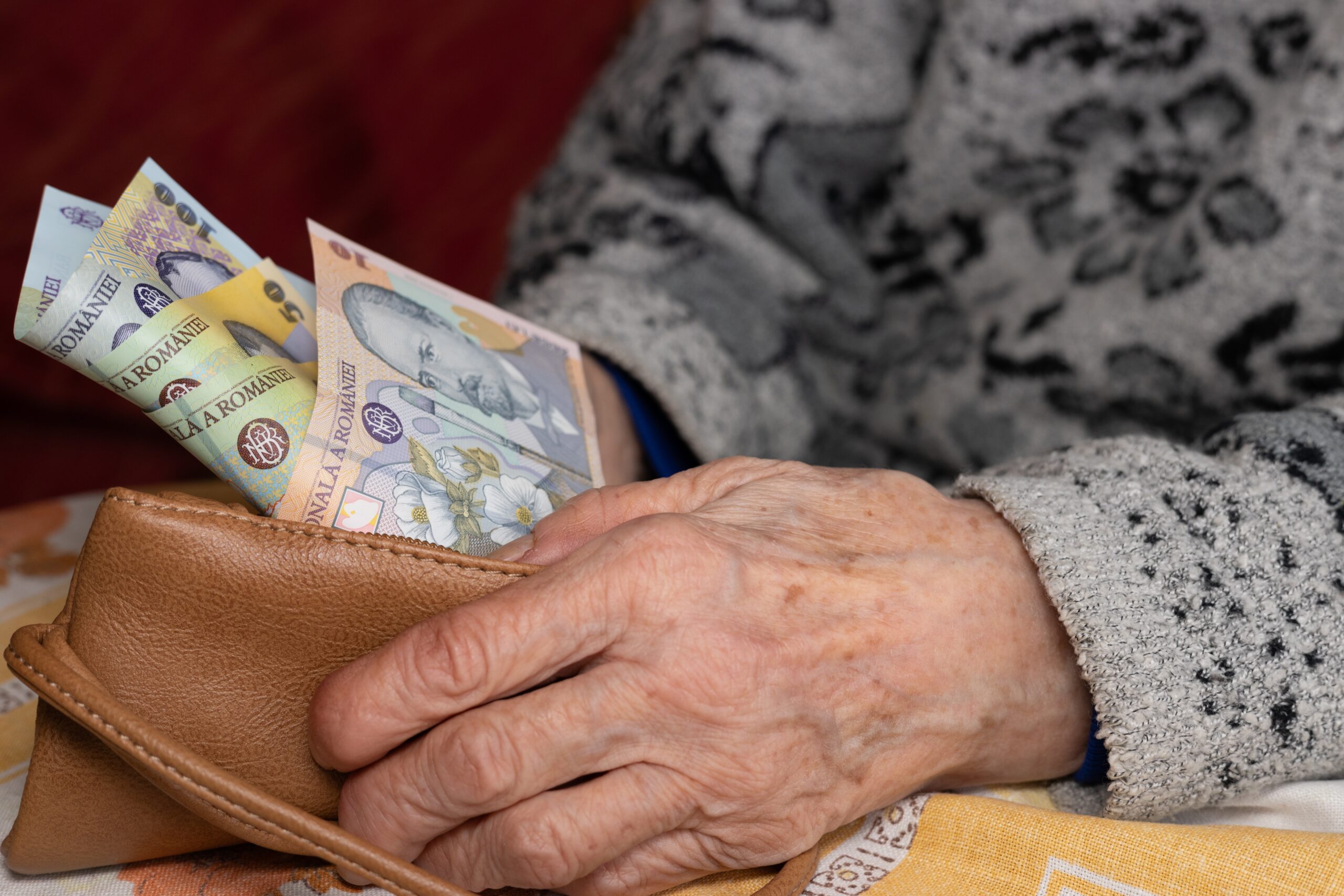 Senatul a aprobat ordonanța de urgență pentru acordarea unui ajutor pentru pensionarii cu venituri mici