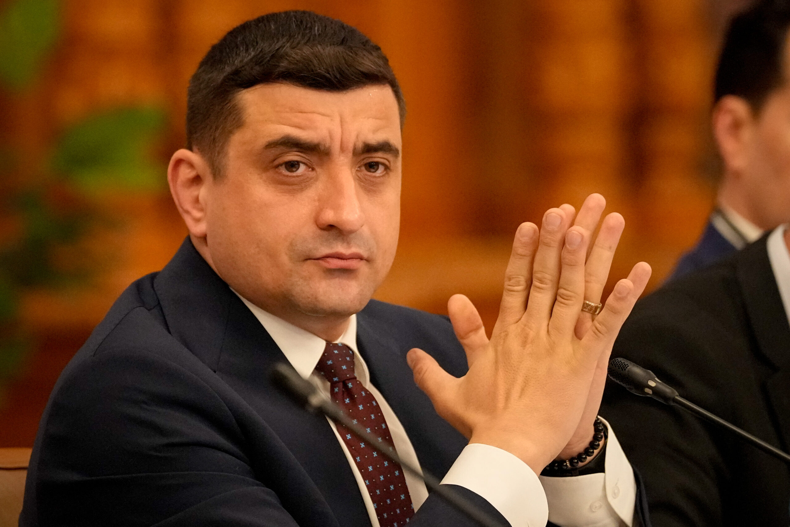 „Toată lumea folosește BOȚI și conturi false pentru a influența opinia publică”