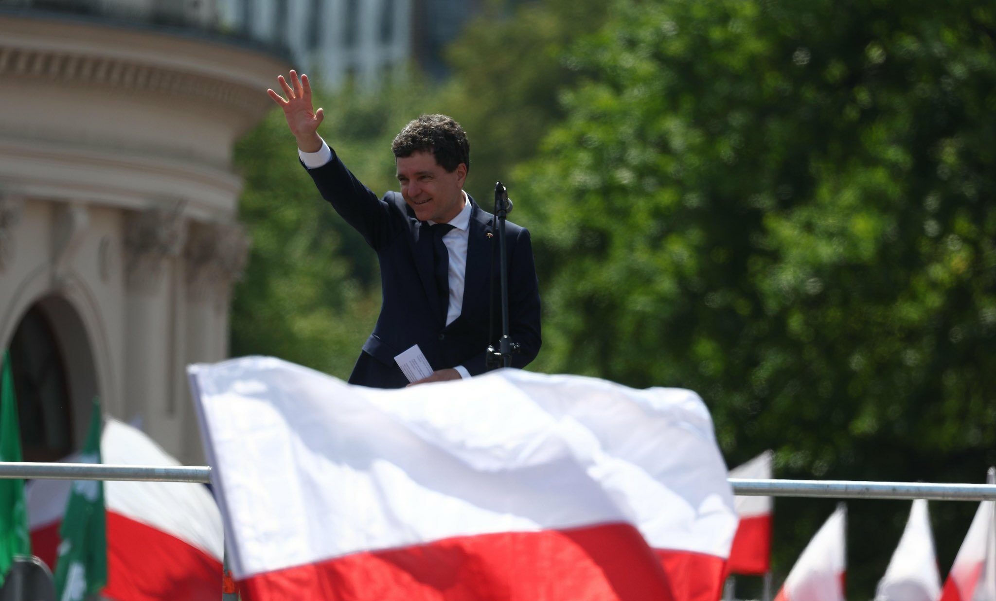 În România, oamenii au respins izolaționismul și influența RUSĂ. Au ales seriozitatea