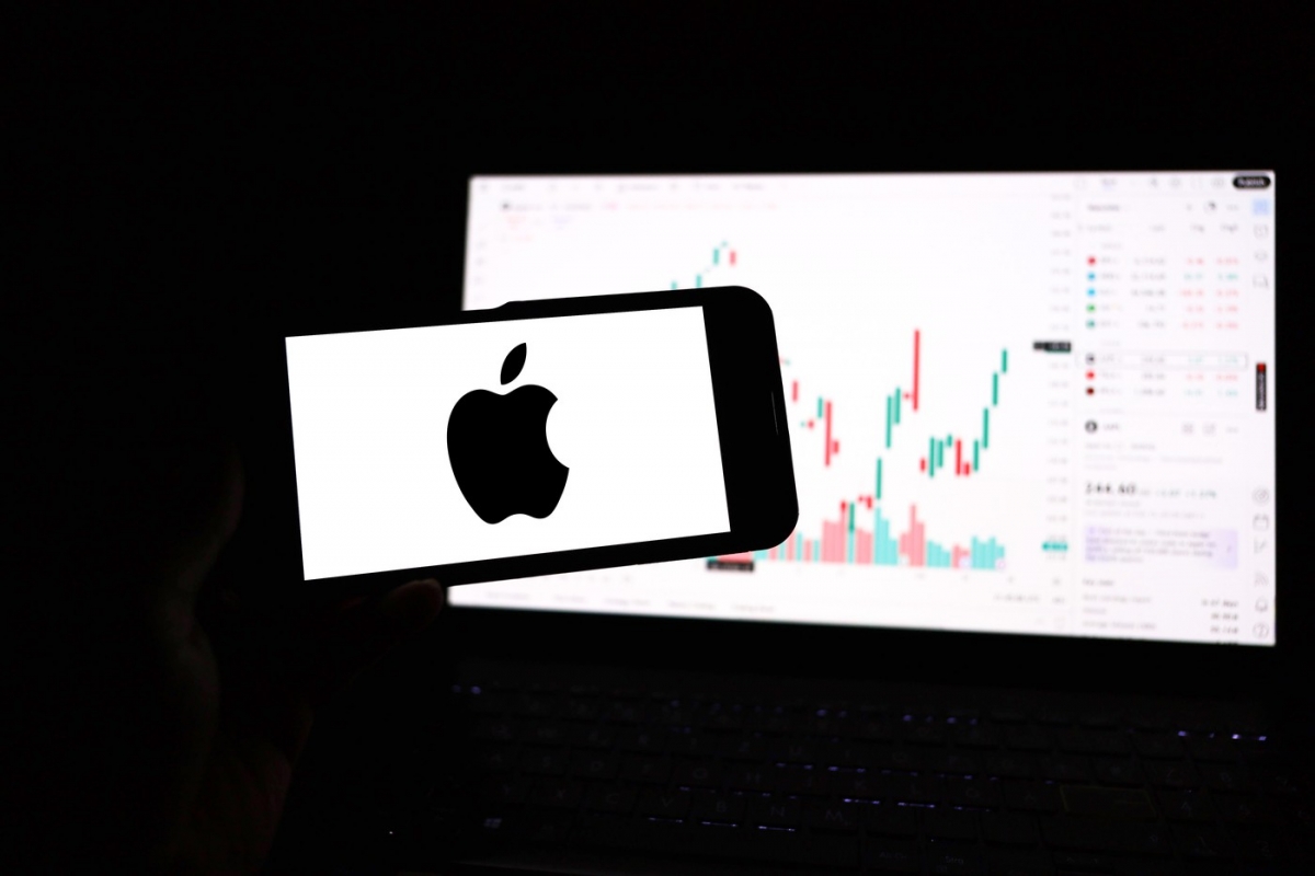 Apple va fi amendată periodic până se va conforma legislaţiei europene