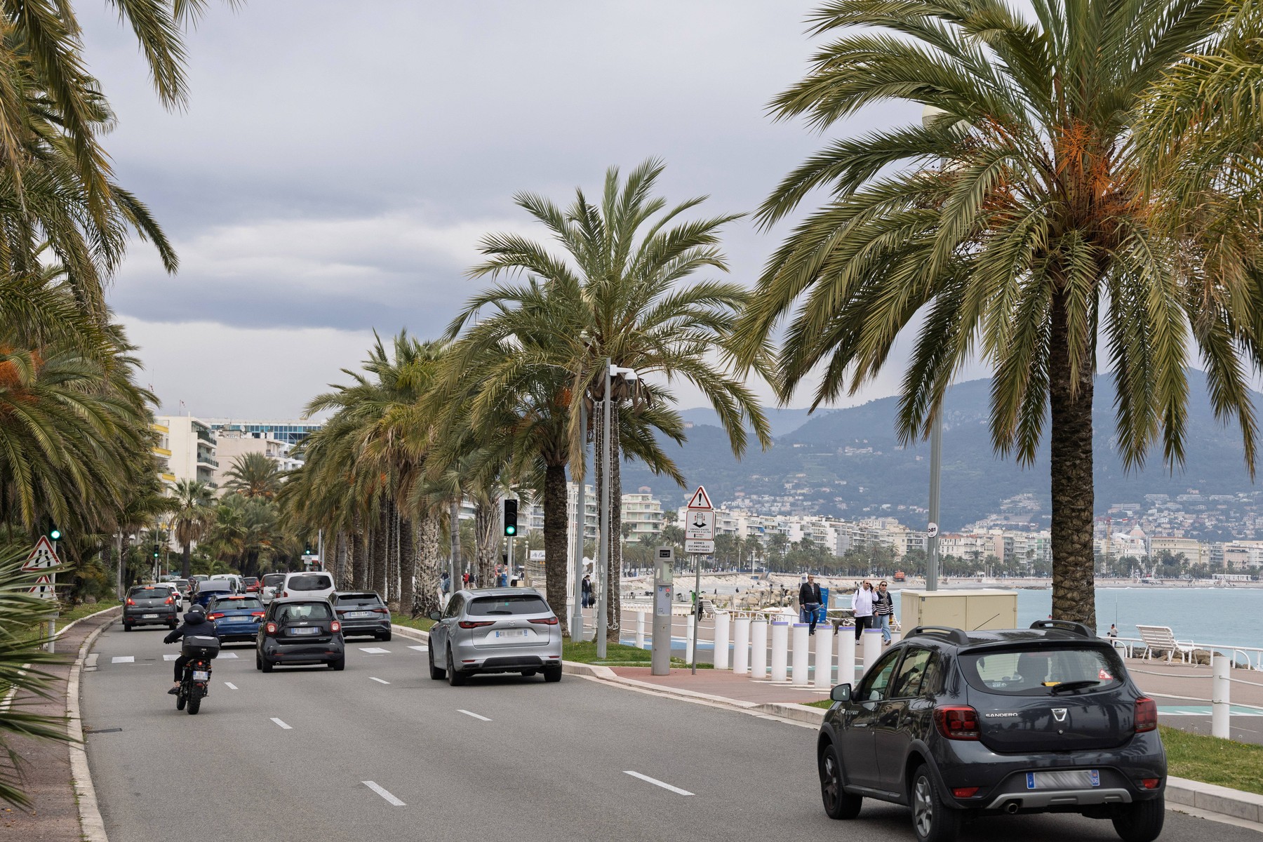 Parlamentul Franței desființează zonele urbane de emisii auto reduse, dându-i o lovitură președintelui Macron