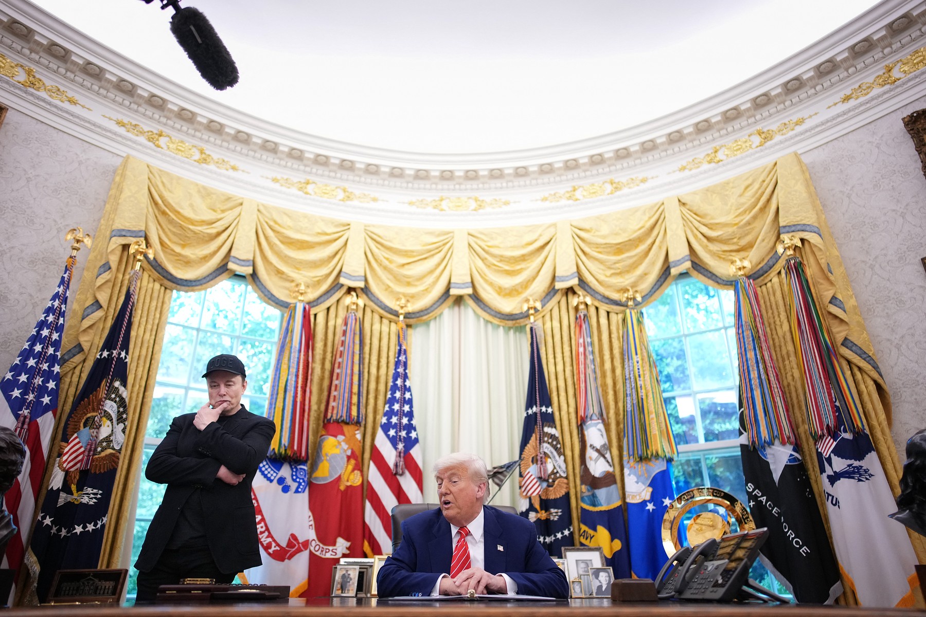 Amenințările lui Donald Trump epuizează economia SUA /Tarifele comerciale amplifică incertitudinea
