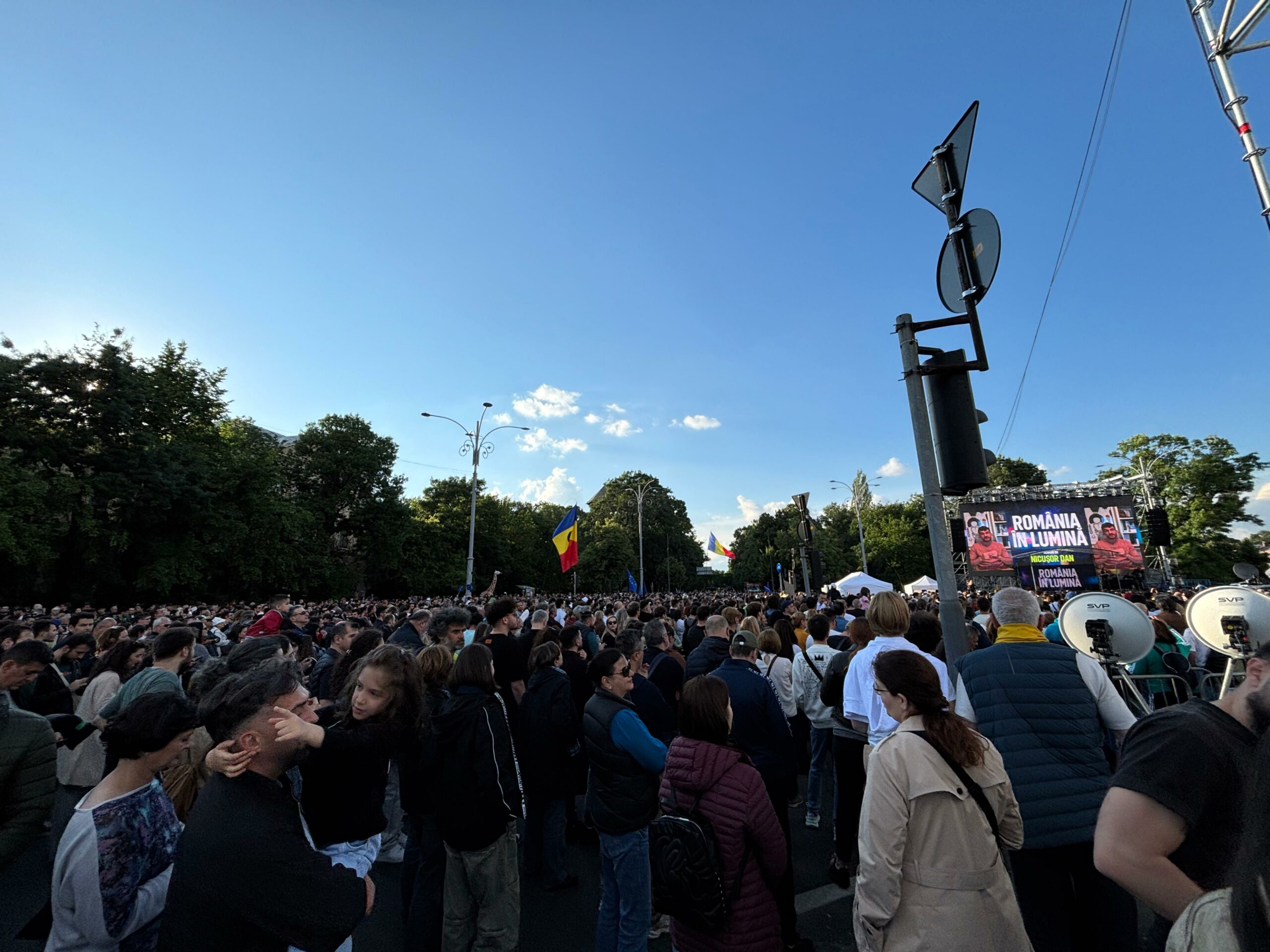 Jandarmeria Capitalei: SESIZARE față de ecranul de mari dimensiuni de la mitingul organizat de Nicușor Dan