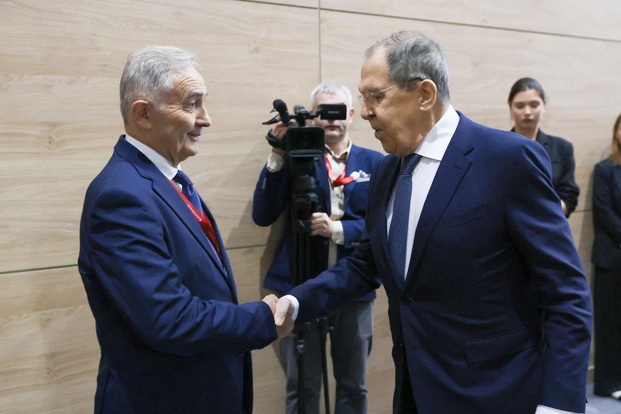Diplomatul Lazăr Comănescu s-a întâlnit în RUSIA cu Serghei Lavrov pentru întărirea cooperării economice în regiunea Mării Negre