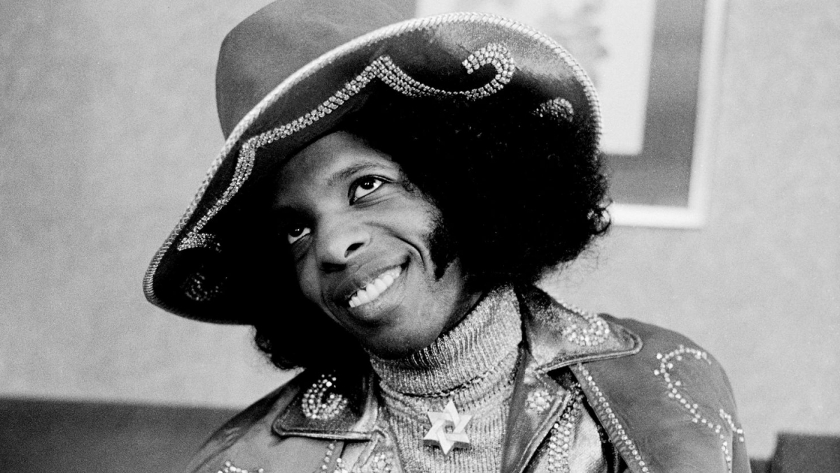 A murit Sly Stone, pionier al funk-ului, a cărui muzică a stat la originea exploziei soul-ului în anii 1960