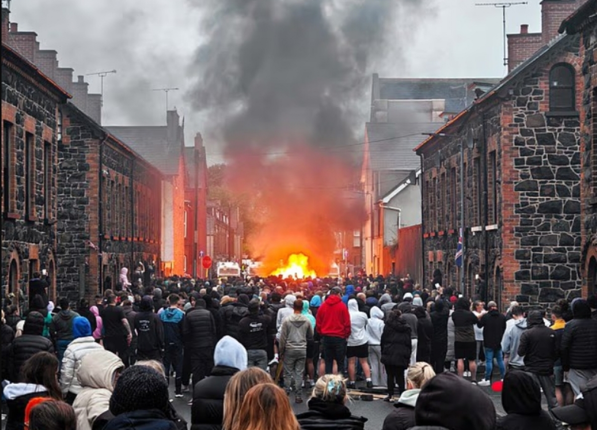 De ce a devenit Ballymena scânteia revoltelor anti-imigraţie din Irlanda de Nord?