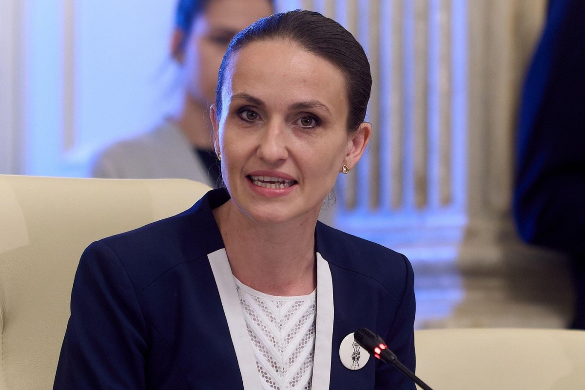 Oana Toiu takes over mandate of Minister of Foreign Affairs from Emil Hurezeanu