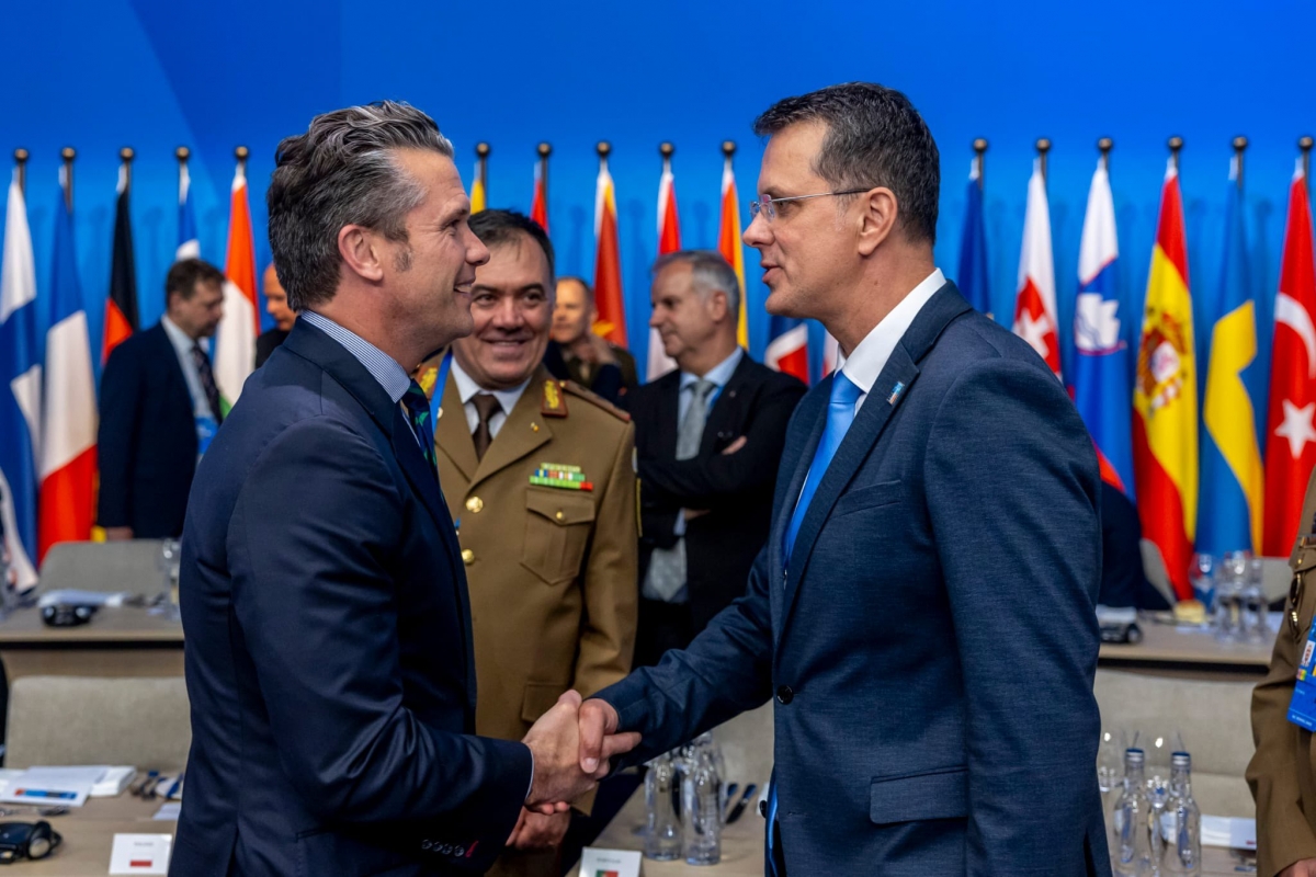 Ministrul Apărării l-a invitat în România pe șeful Pentagonului