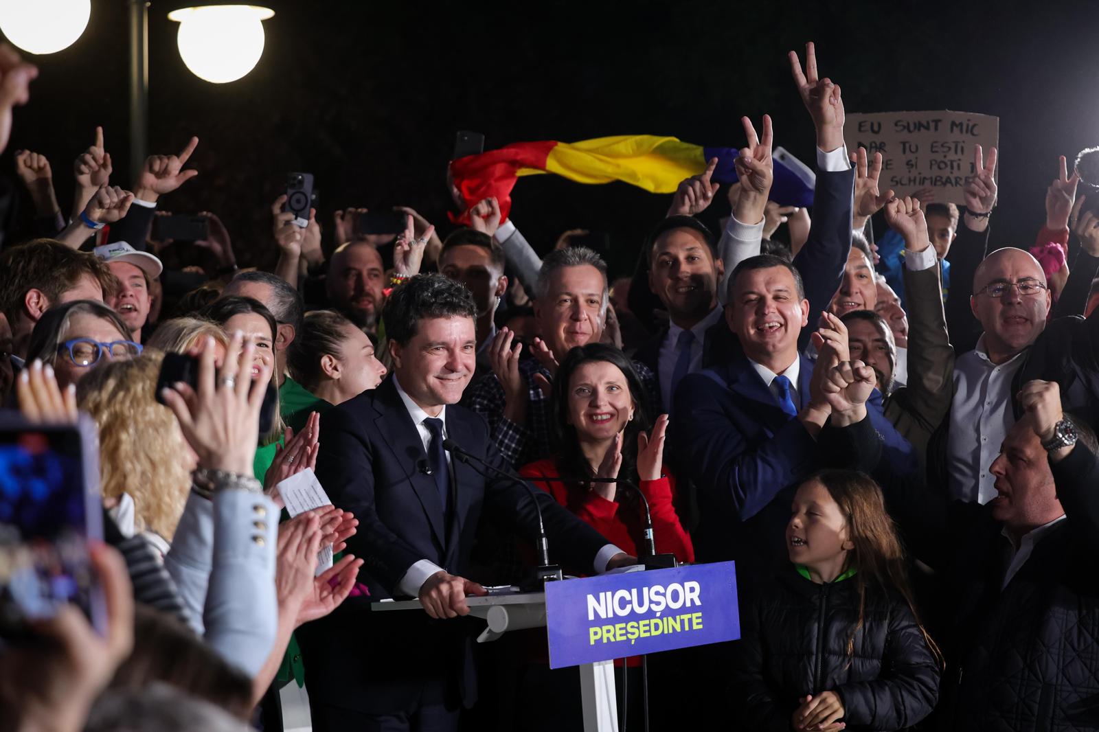 Nicușor DAN, la meciul de retragere a handbalistei Cristina Neagu. „Eu am fost înjurat că am plătit salarii „prea mari” la CSM”