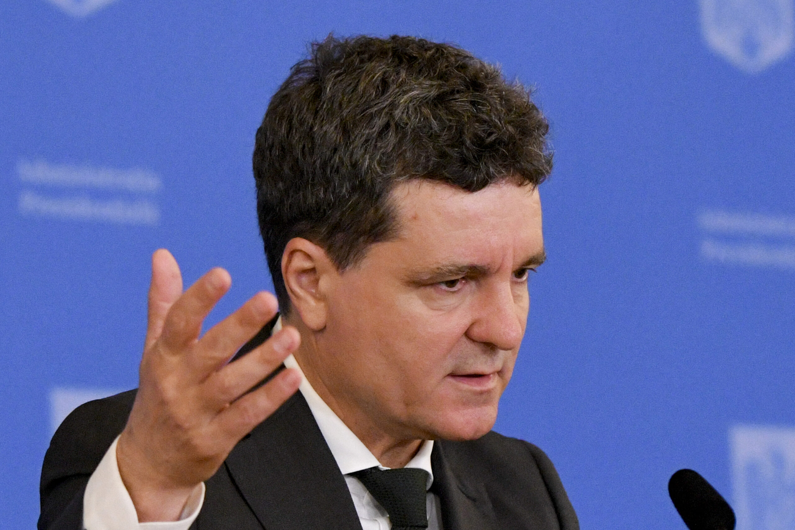 „Profund îngrijorător. Să-și schimbe decizia”