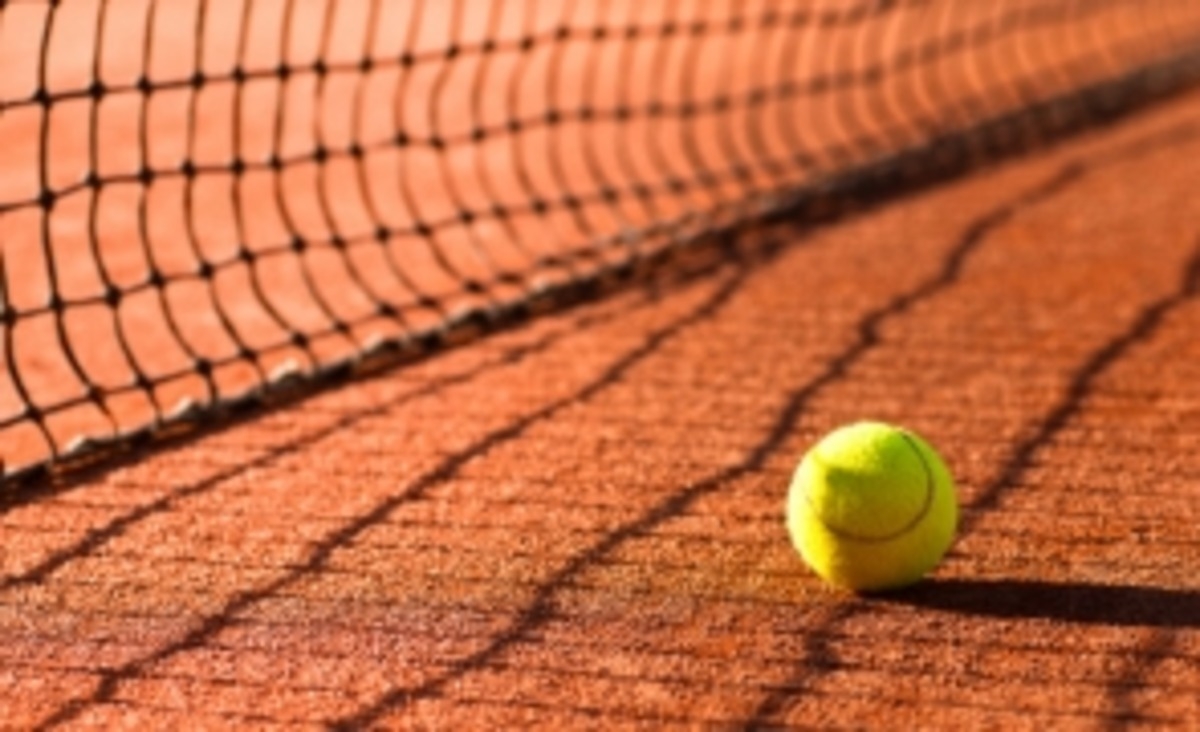 jucătoarele române Miriam Bianca Bulgaru şi Eva Maria Ionescu s-au calificat, marţi, în optimile de finală ale turneului ITF la Bucureşti