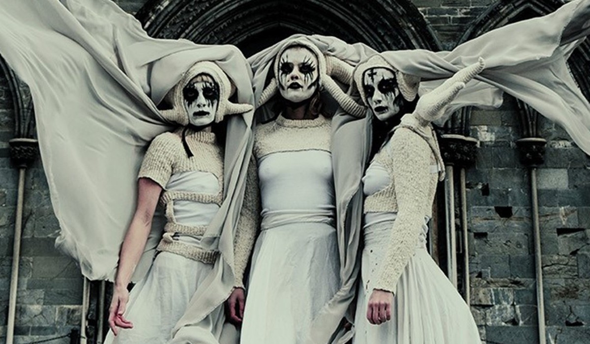 VIDEO Momente șocante la festivalul Rockstadt de la Râșnov. Cântărețe acuzate de exhibiționism după ce au apărut goale pe scenă