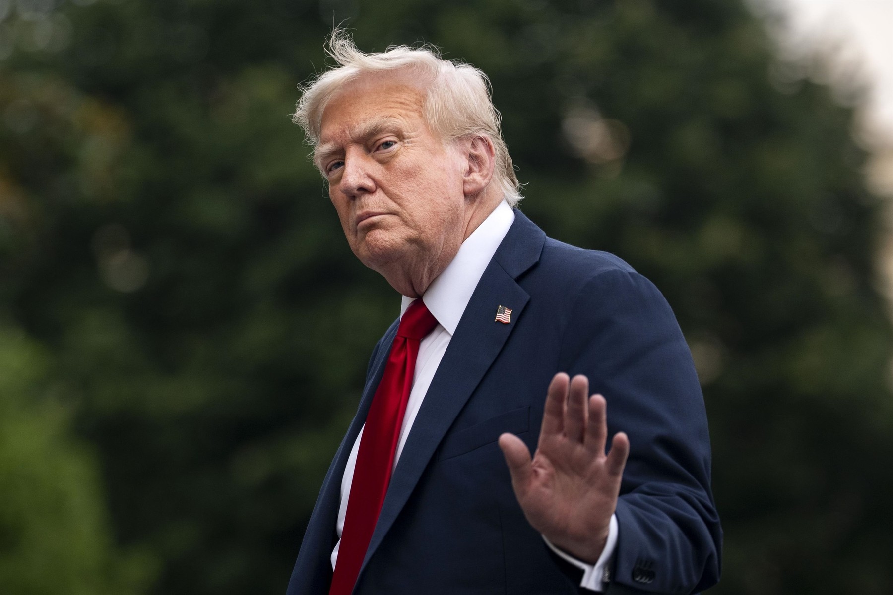 Trump încearcă să justifice taxele vamale /„Statele Unite au fost jefuite de prieteni și inamici”