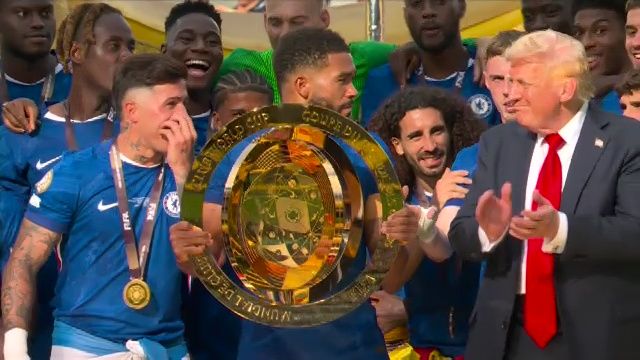 Donald Trump a refuzat să plece din mijlocul jucătorilor lui Chelsea! Scene fără precedent la ceremonia de premiere de la Mondialul Cluburilor