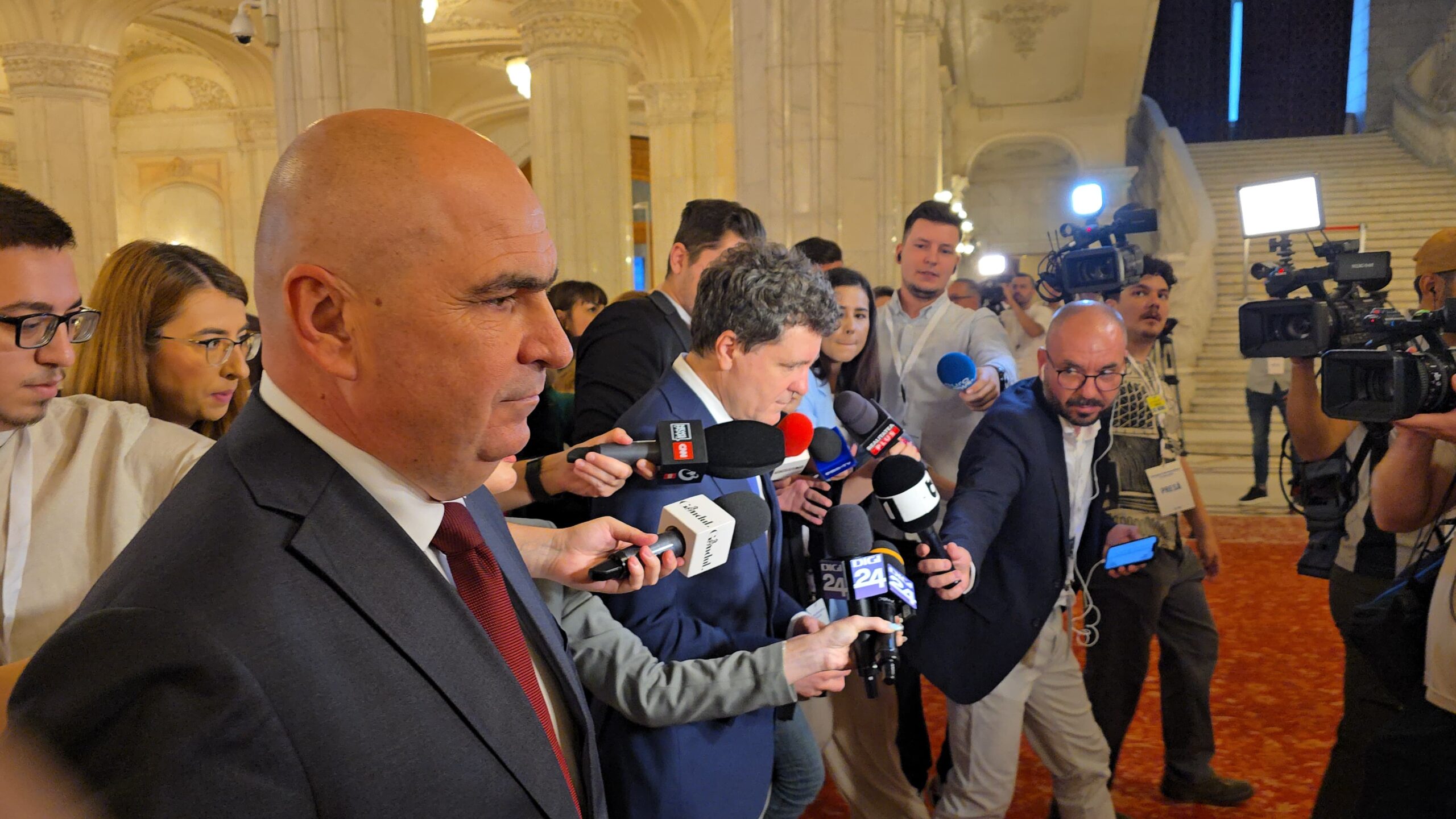 Asta e o chestiune care nu ține de mine. Cel mai bine e ca această COALIȚIE să continue