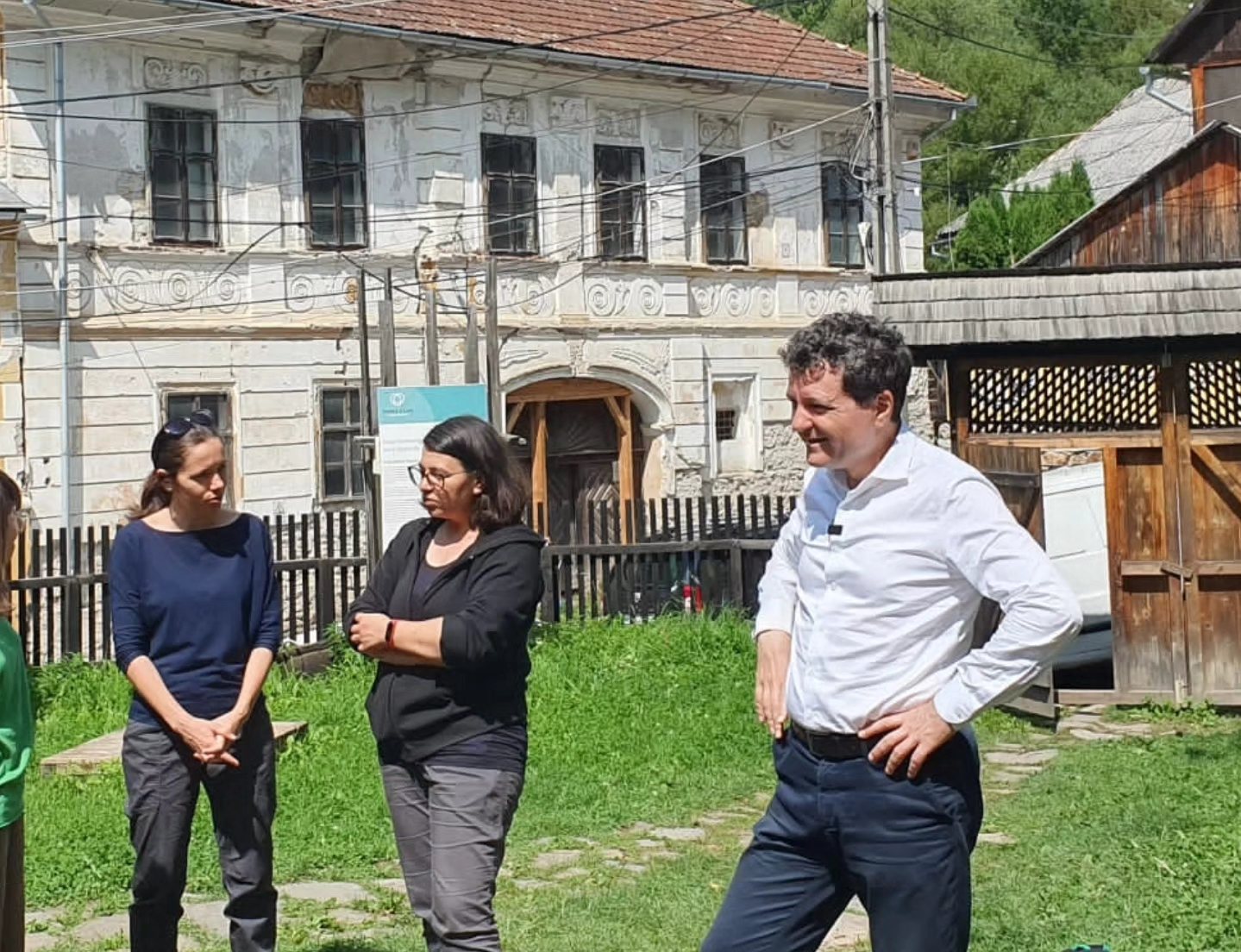 Președintele Nicușor Dan a mers cu familia la Roșia Montană. „VIZITĂ surpriză azi, în pauza de prânz!”