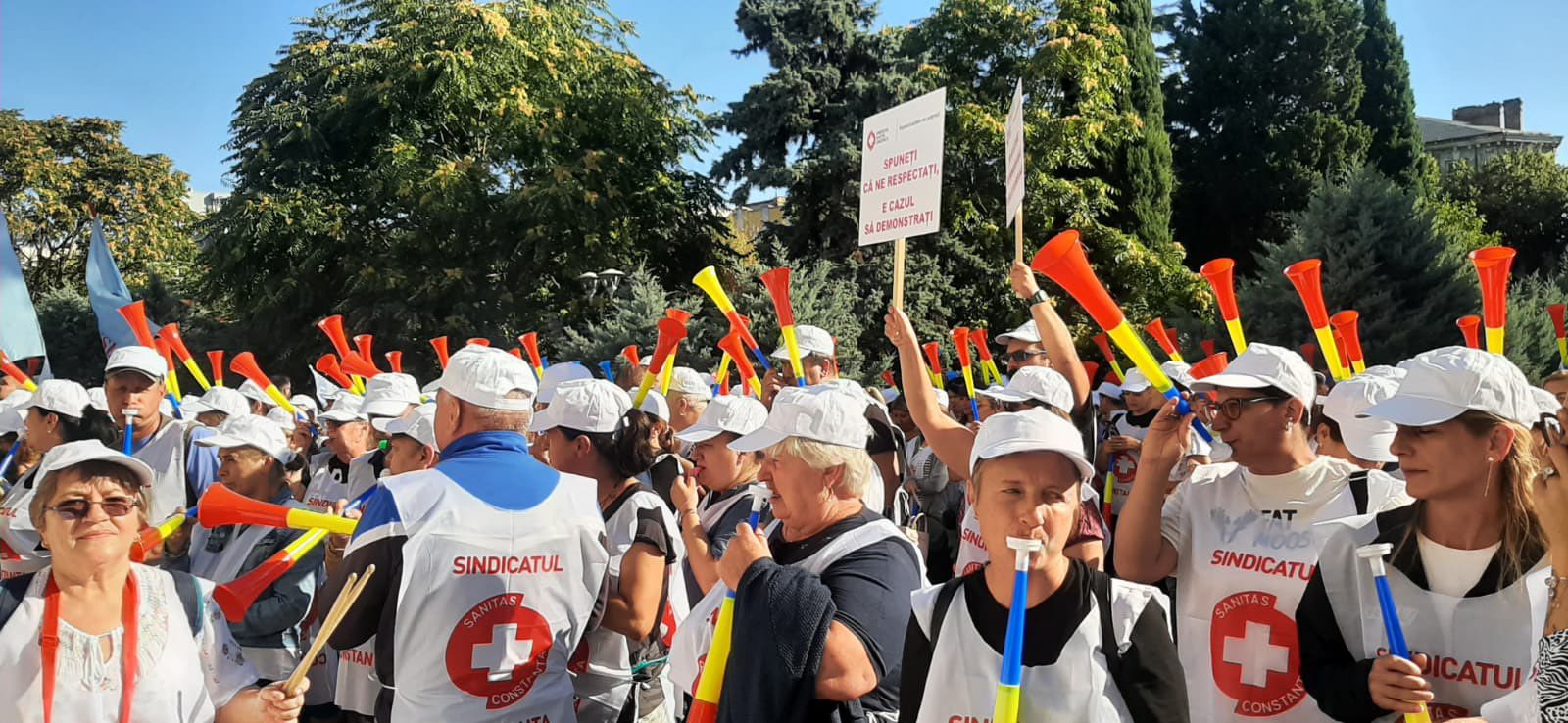 Val de PROTESTE în toată țara împotriva măsurilor anunțate de Guvern. Bolojan și-a pus în cap profesori, magistrați, polițiști și personalul sanitar