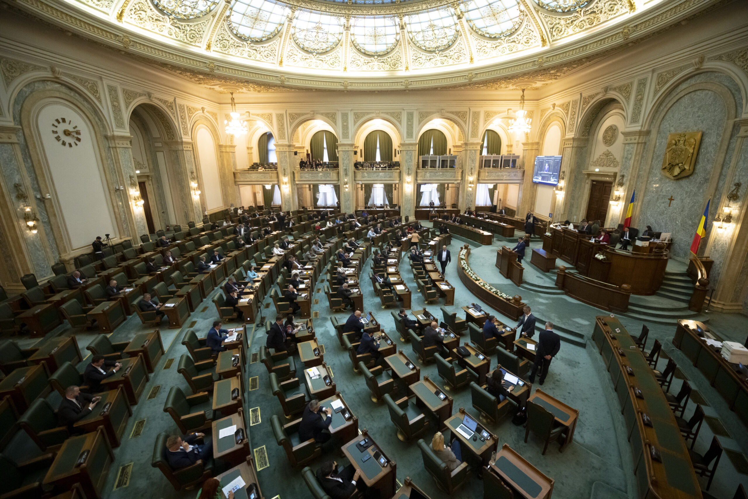 Senatorii se întorc din vacanță, miercuri, pentru OUG privind investițiile din PNRR și pentru proiectul cerut de Crin Antonescu în campania electorală