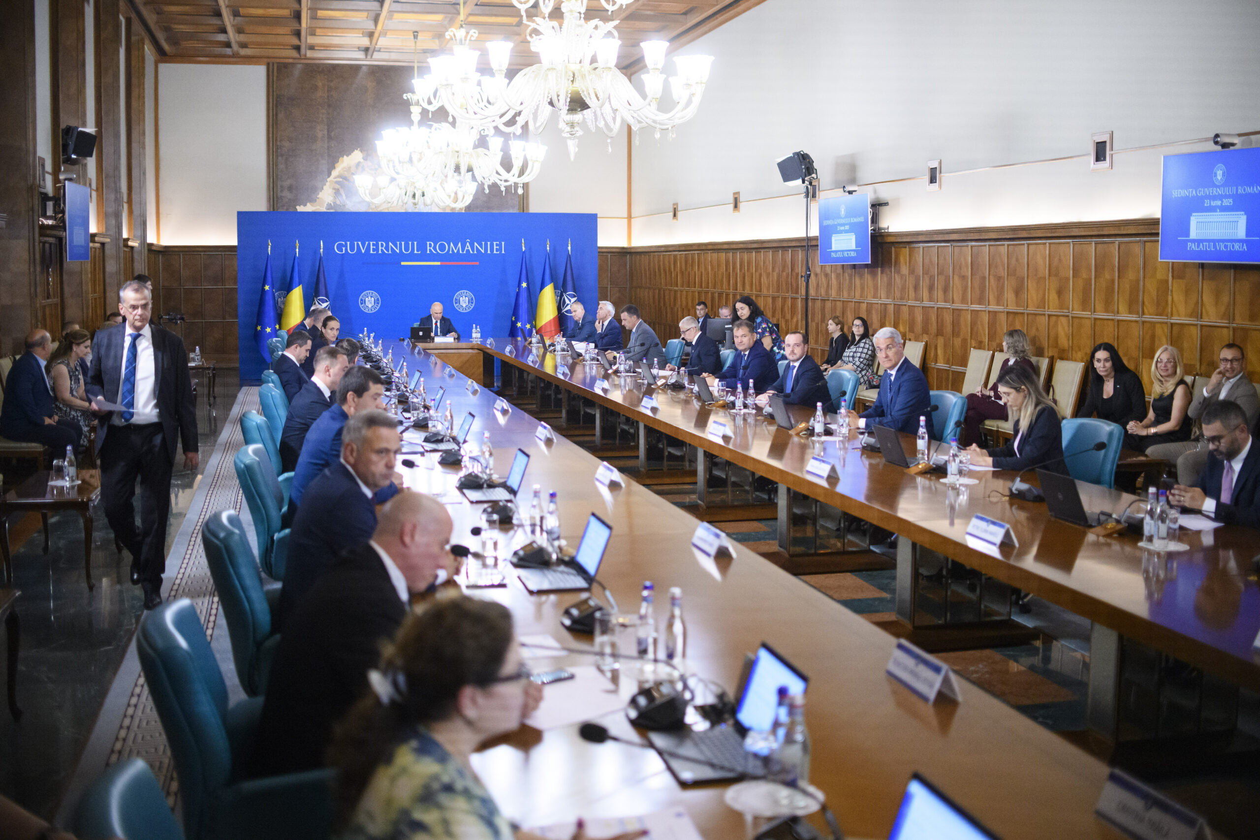 Guvernul declară război COLETELOR Temu și Shein. Noua taxă pentru românii care comandă pe internet