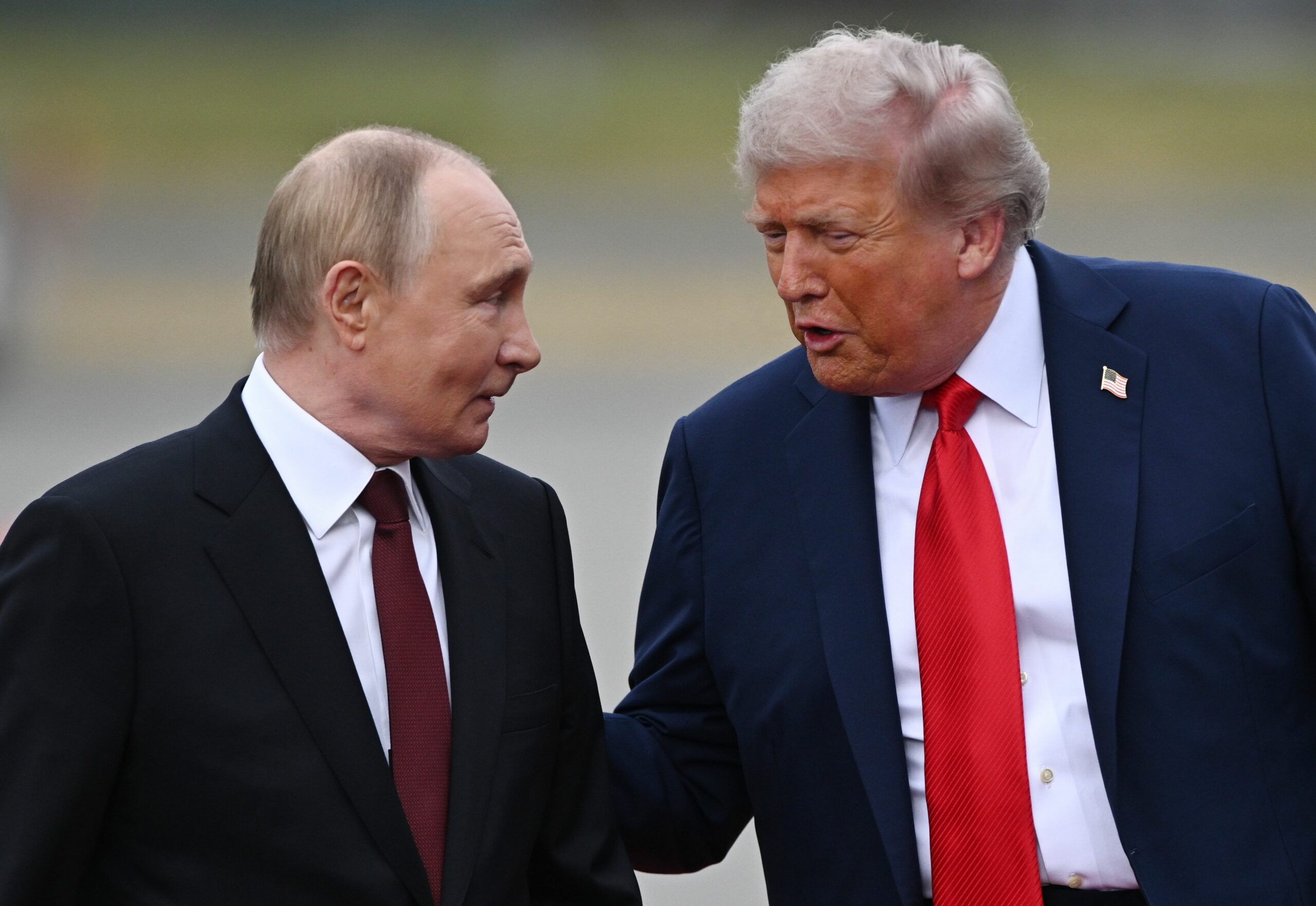 Trump și Putin, la o mică DISCUȚIE amuzantă după negocierile restrânse / Concluziile întâlnirii
