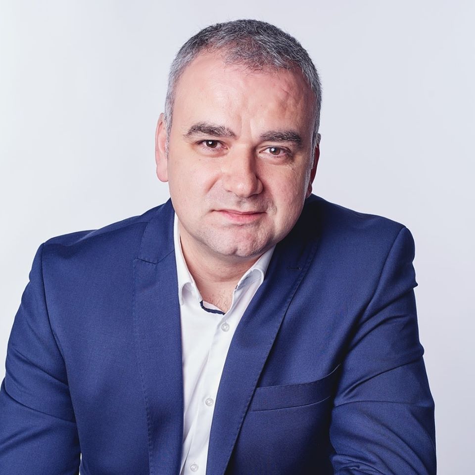 Unii pesediști sunt precum un piroman