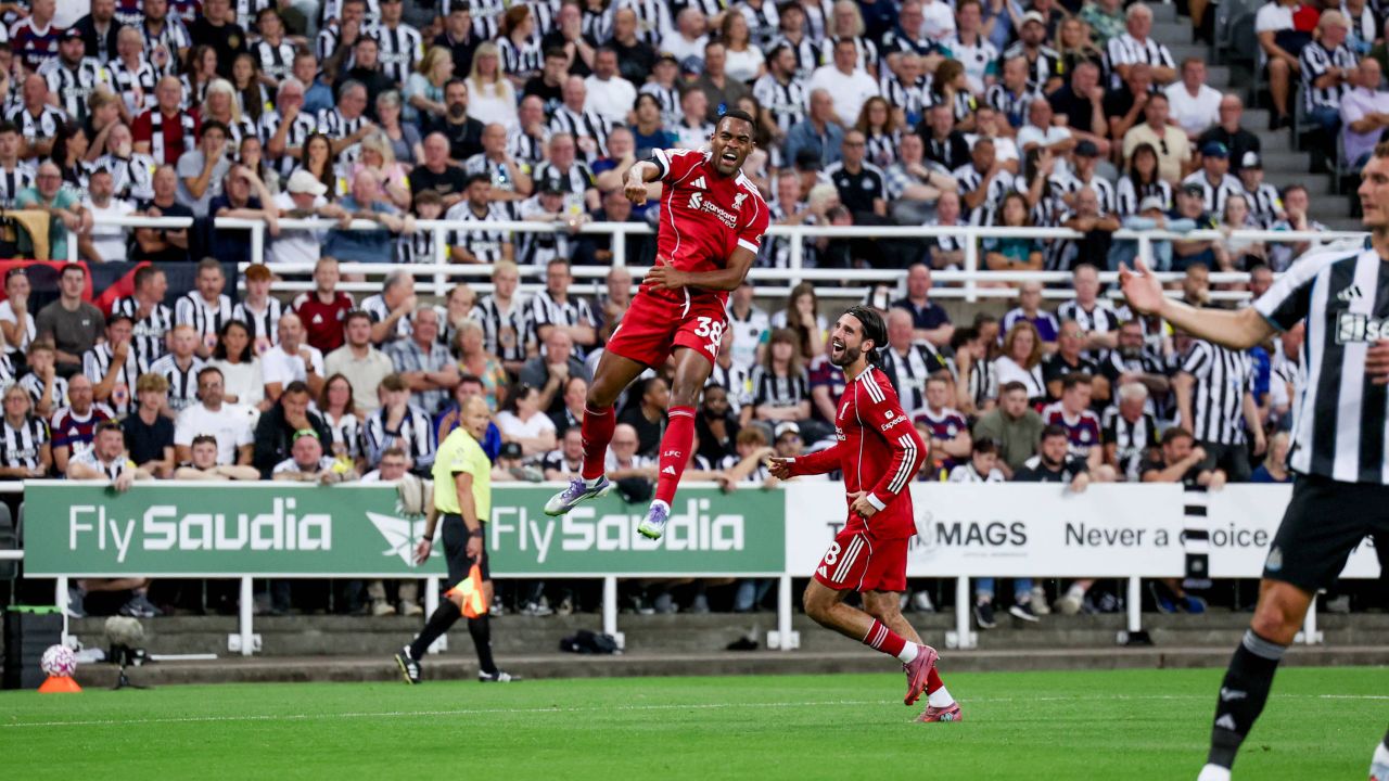 Newcastle – Liverpool 0-2, ACUM, pe VOYO, în etapa a doua din Premier League! ”Cormoranii” fac 2-0 imediat după pauză