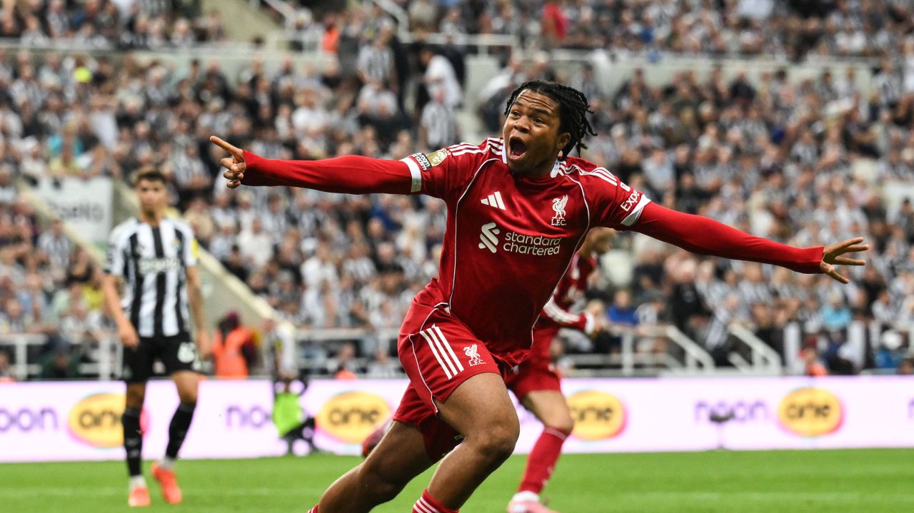 Rio Ngumoha a amuțit St. James’ Park! La doar 16 ani, a devenit cel mai tânăr marcator din istoria lui Liverpool