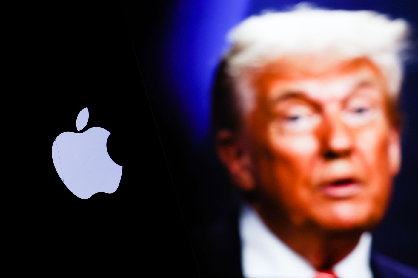 Trump urmează să anunțe planuri de investiții ale Apple în SUA de 100 de miliarde de dolari