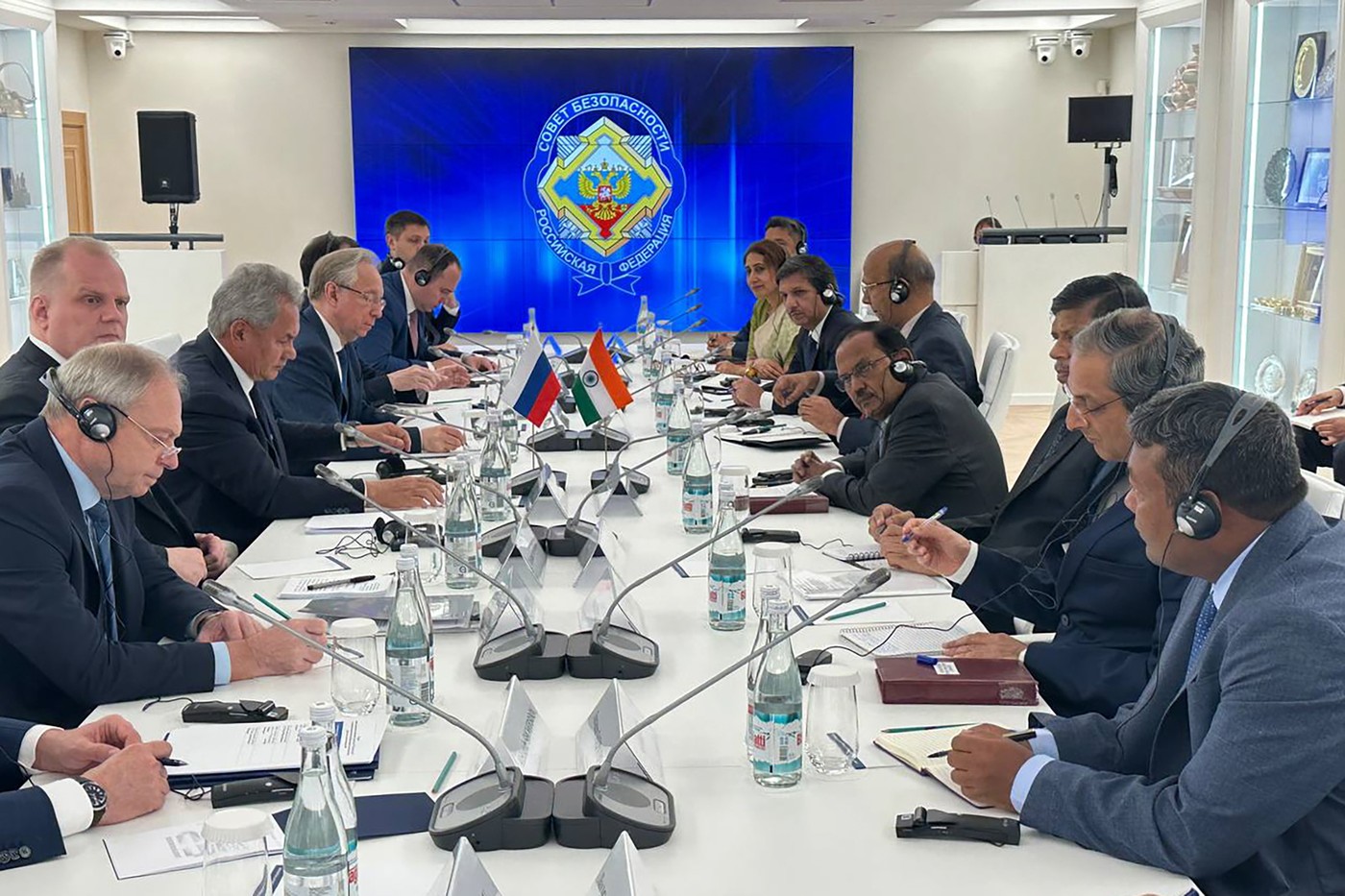 Moscova și New Delhi își exprimă angajamentul de a-și consolida parteneriatul strategic/ India continuă să achiziționeze petrol rusesc